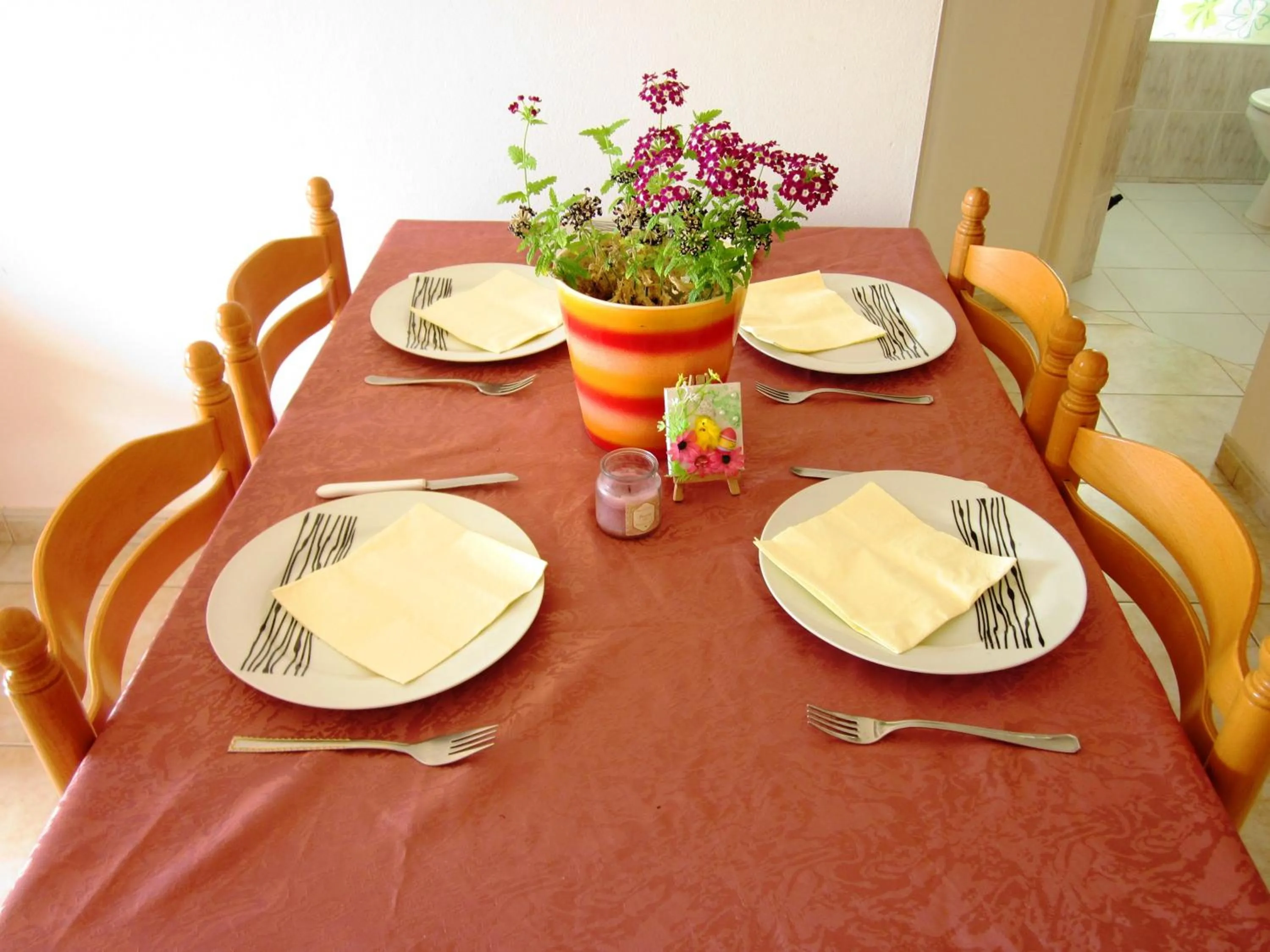Dining area in Georgia Apartments