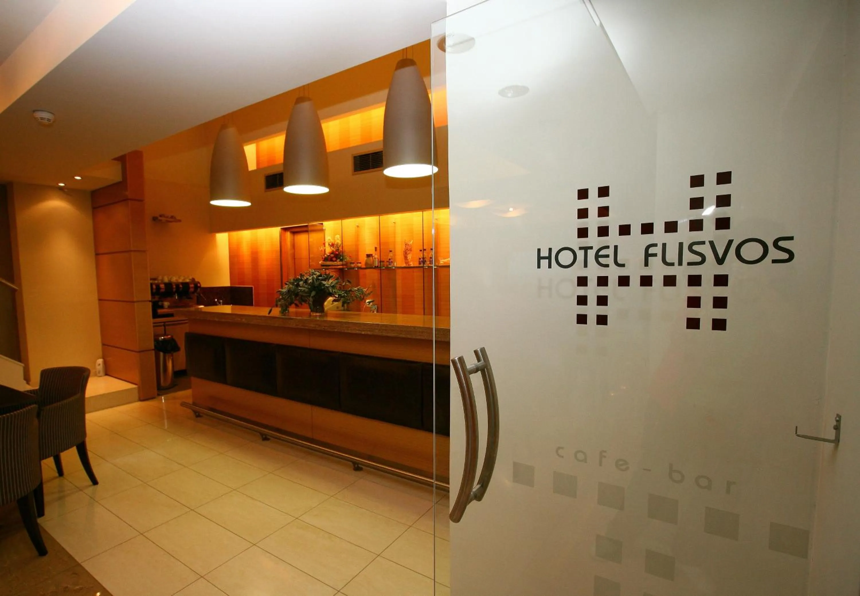 Lounge or bar in Hotel Flisvos