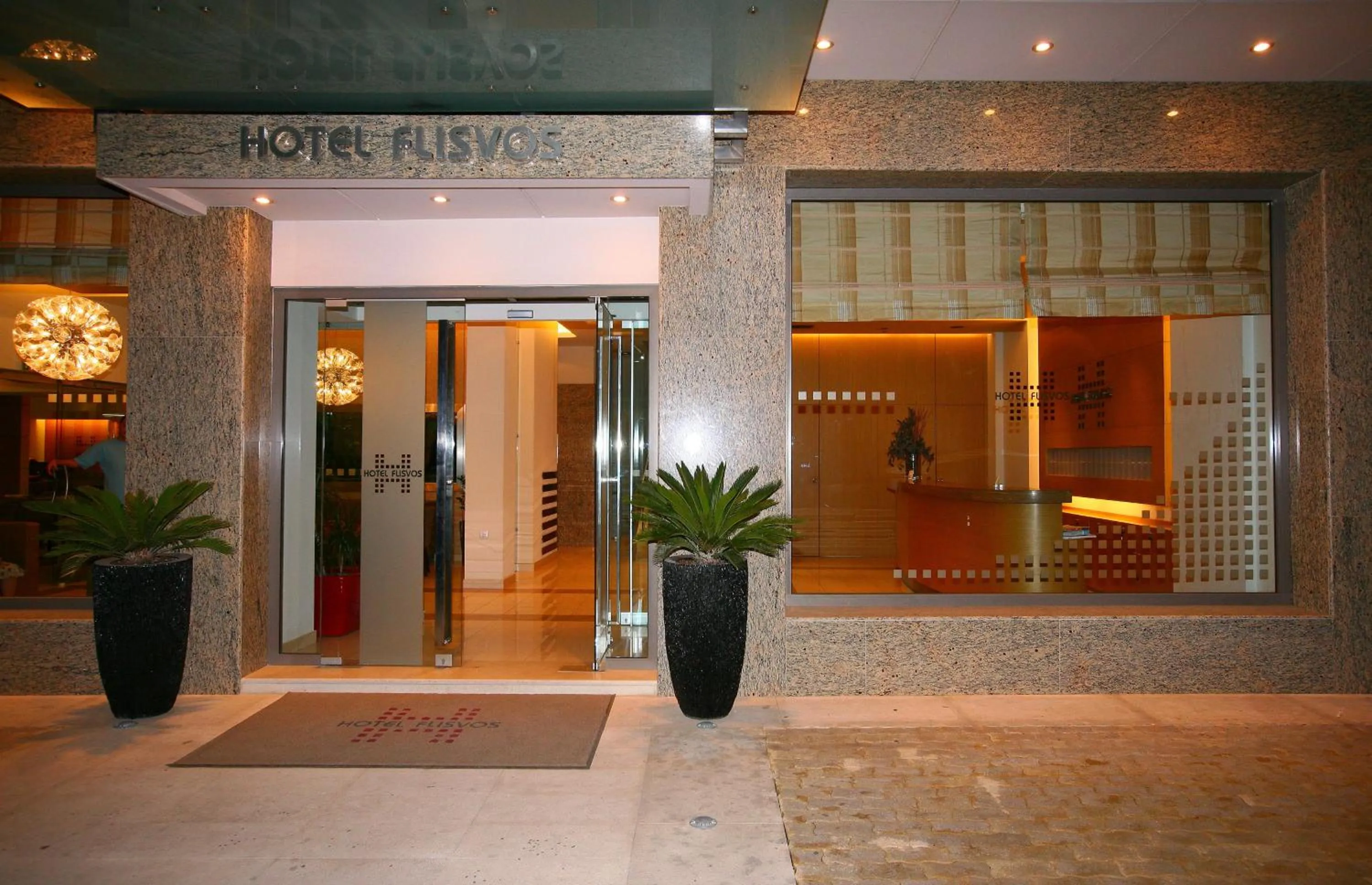 Facade/entrance in Hotel Flisvos