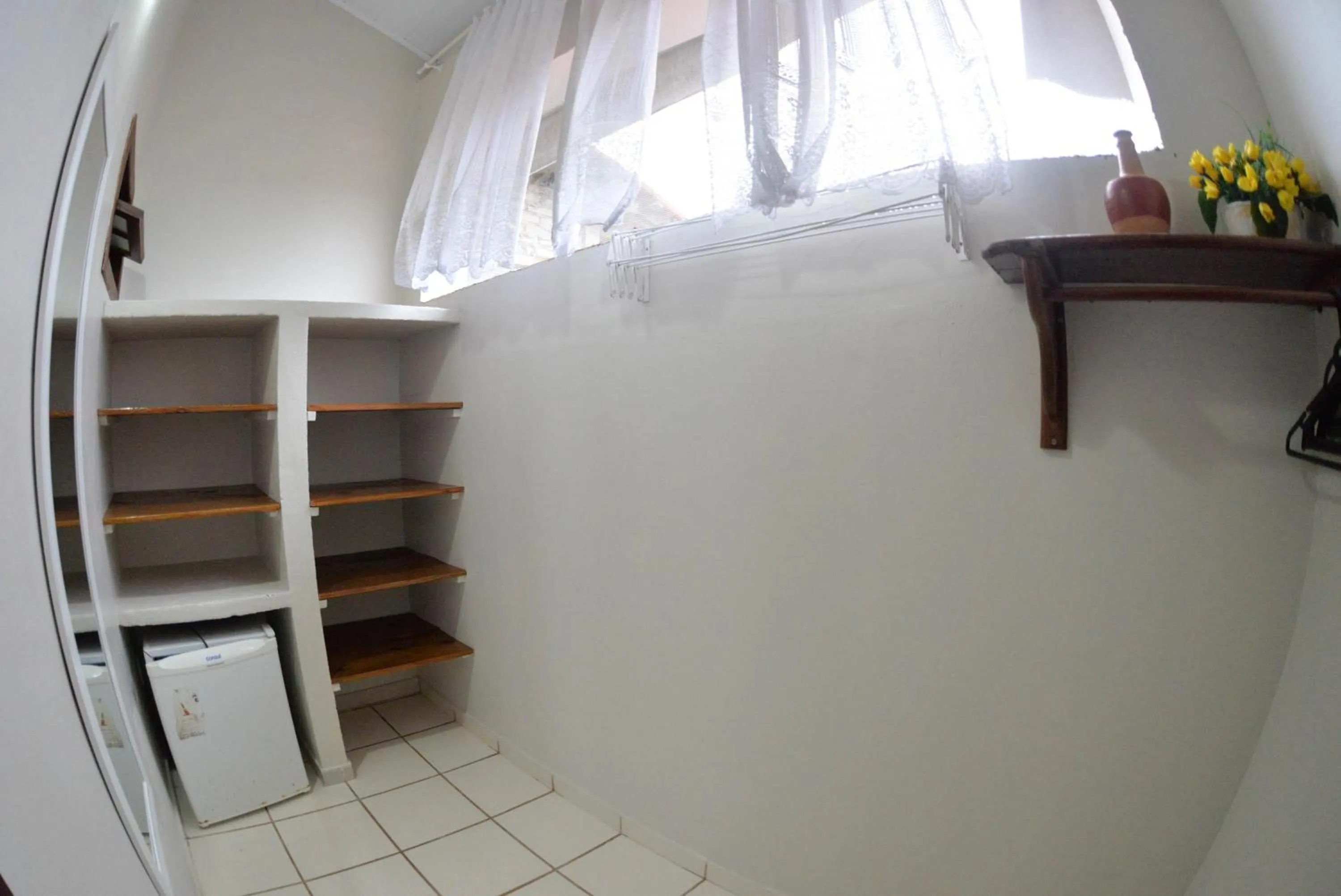 wardrobe in Pousada A Flor da Terra