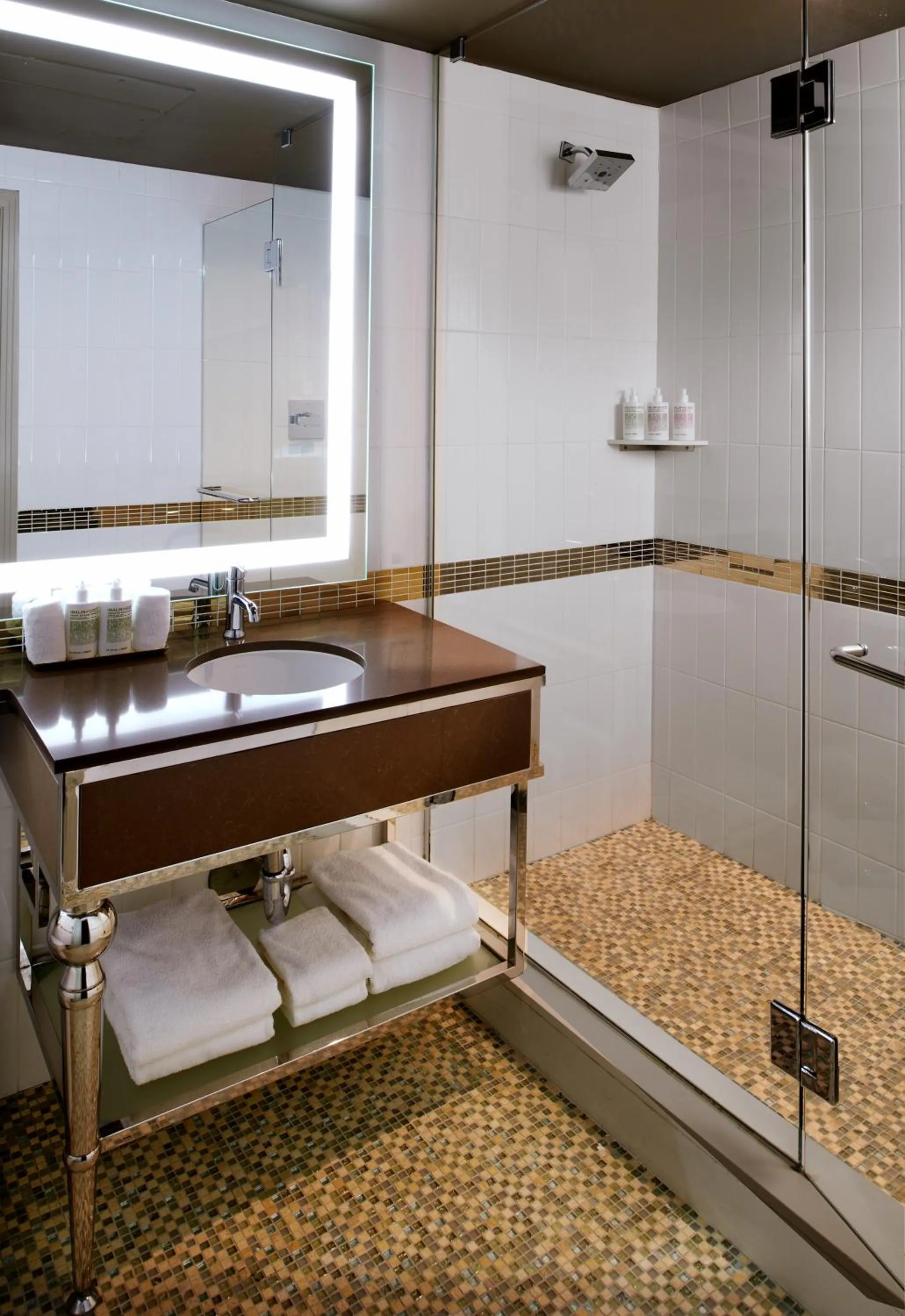 Photo of the whole room in Hotel Ziggy On Sunset