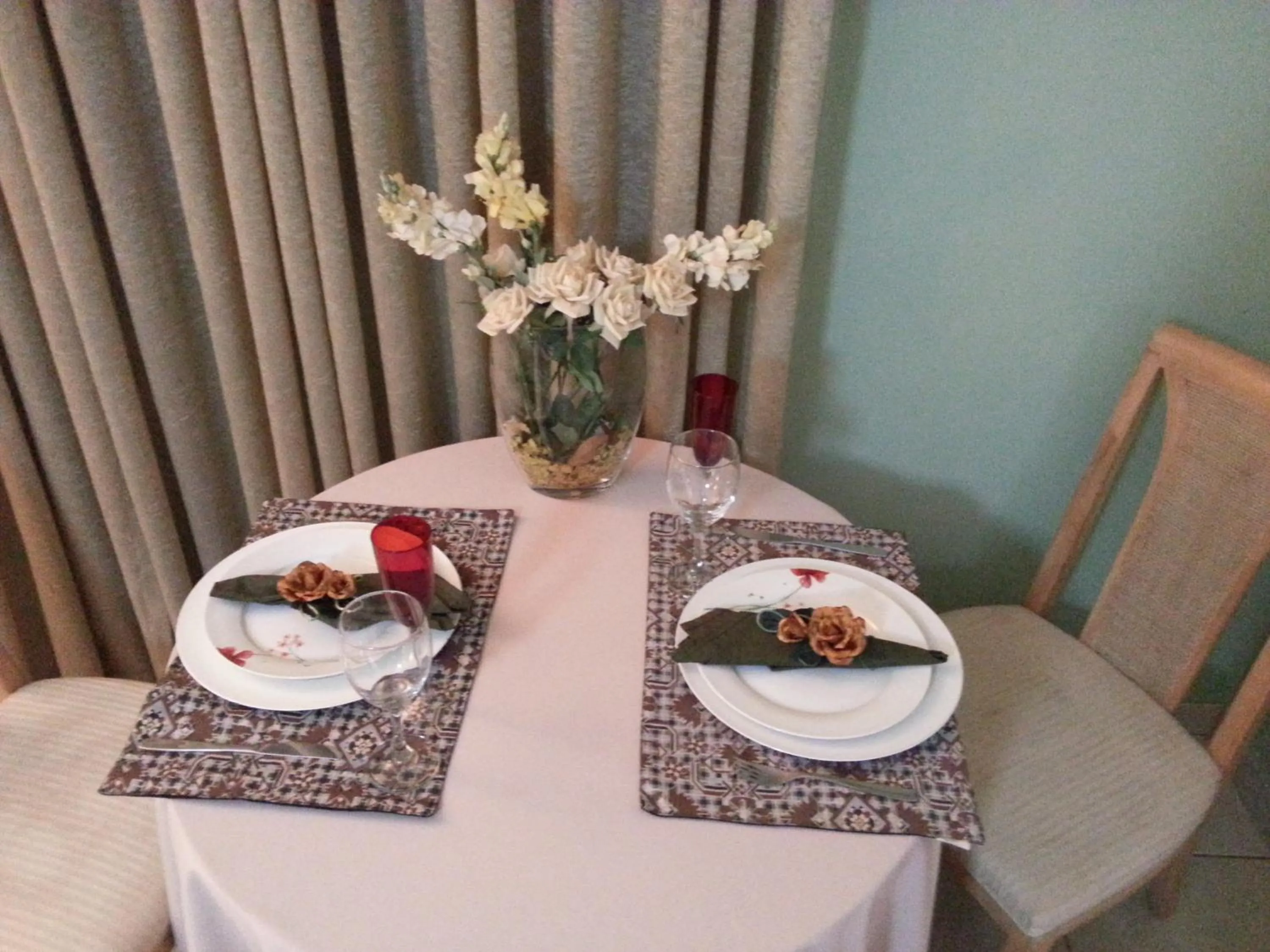 Communal lounge/ TV room in Hotel das Palmeiras