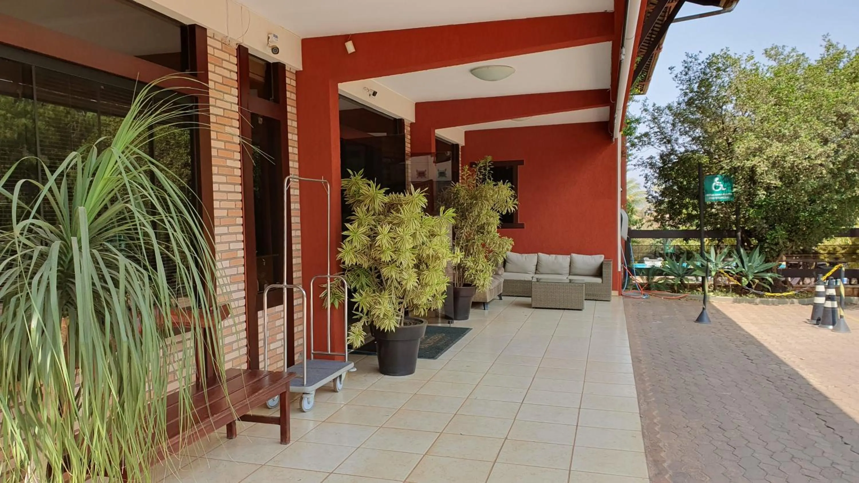 Facade/entrance in Hotel das Palmeiras