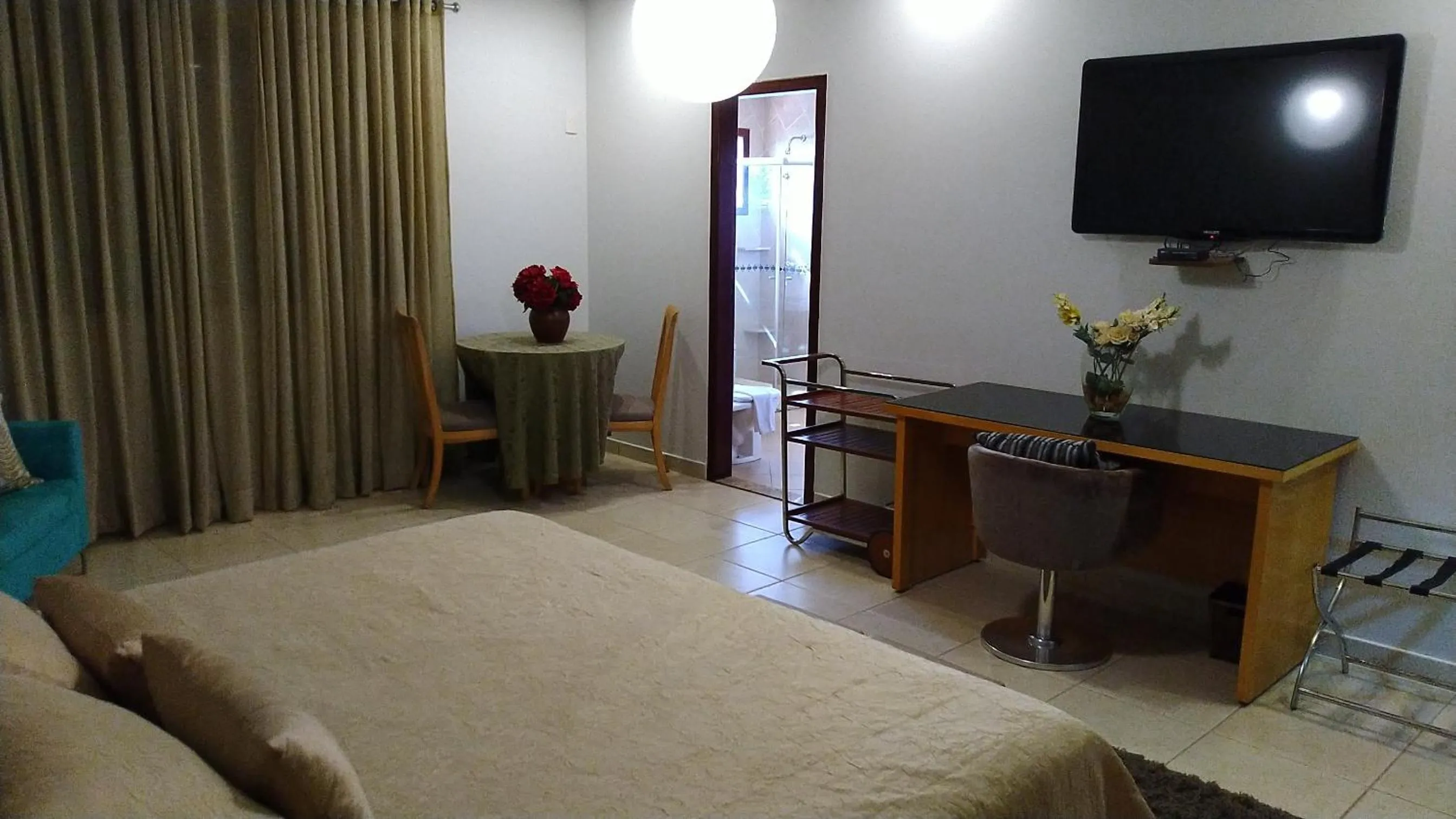 TV and multimedia, Bed in Hotel das Palmeiras