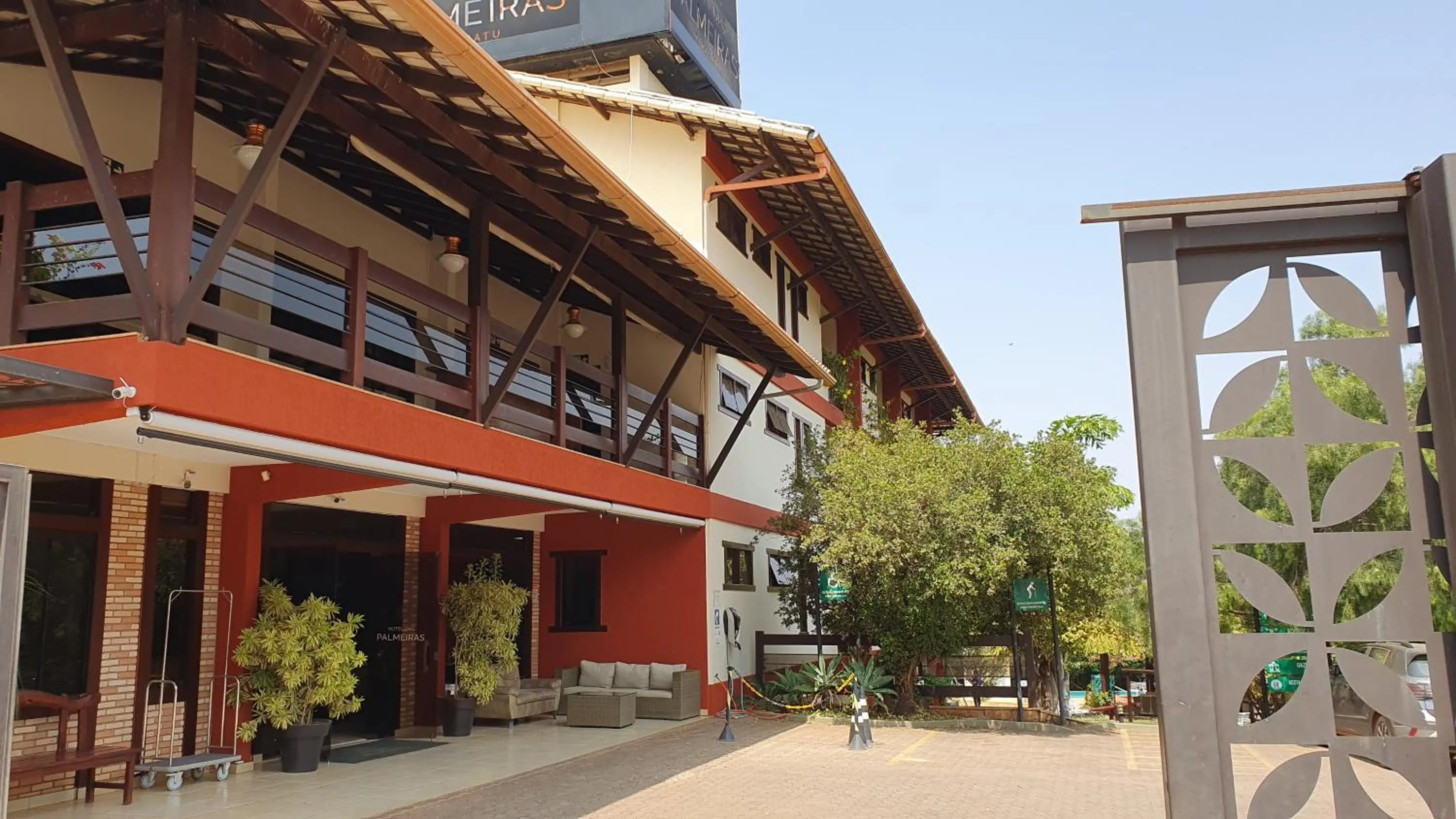 Facade/entrance in Hotel das Palmeiras