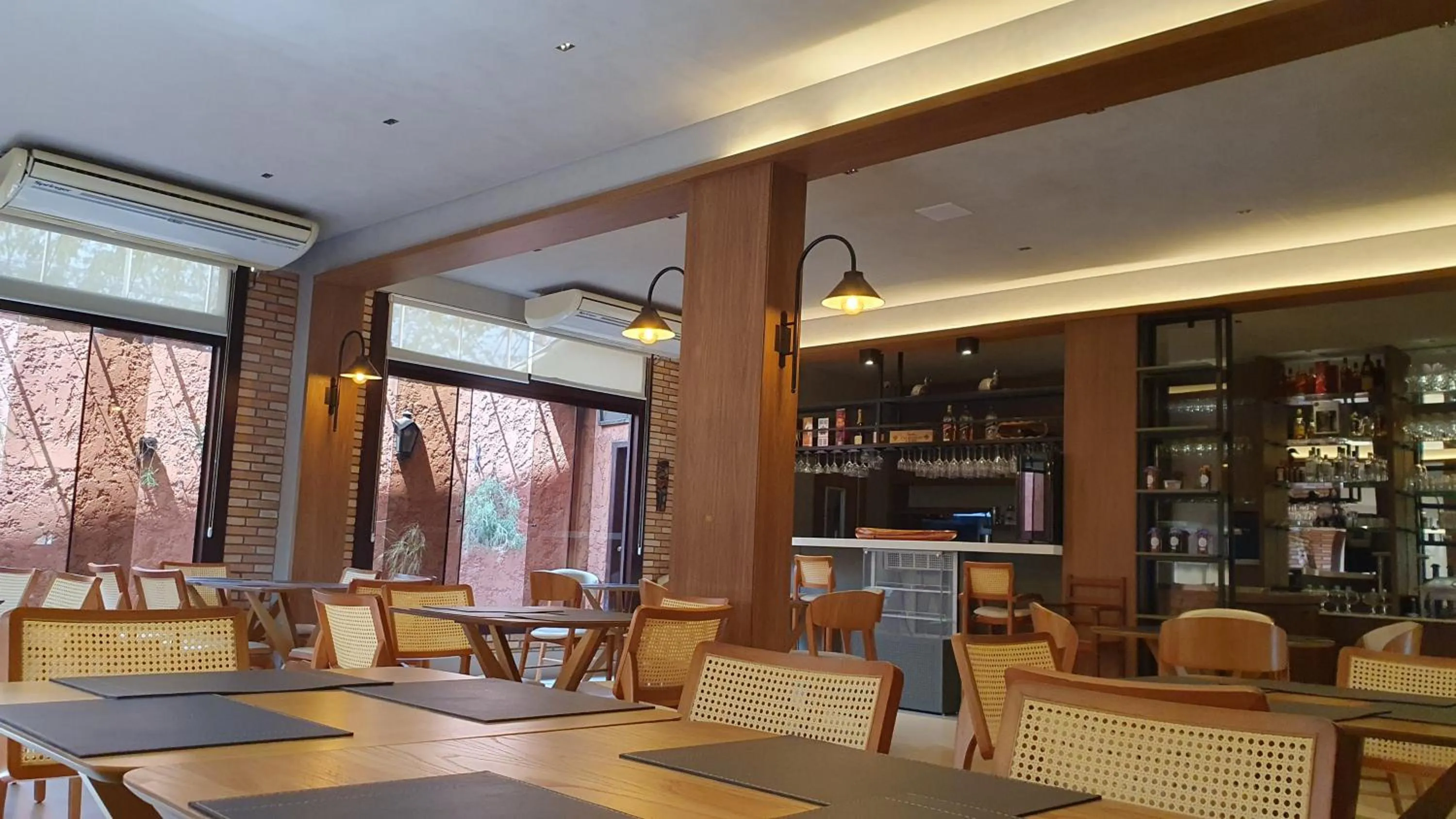 Restaurant/places to eat in Hotel das Palmeiras