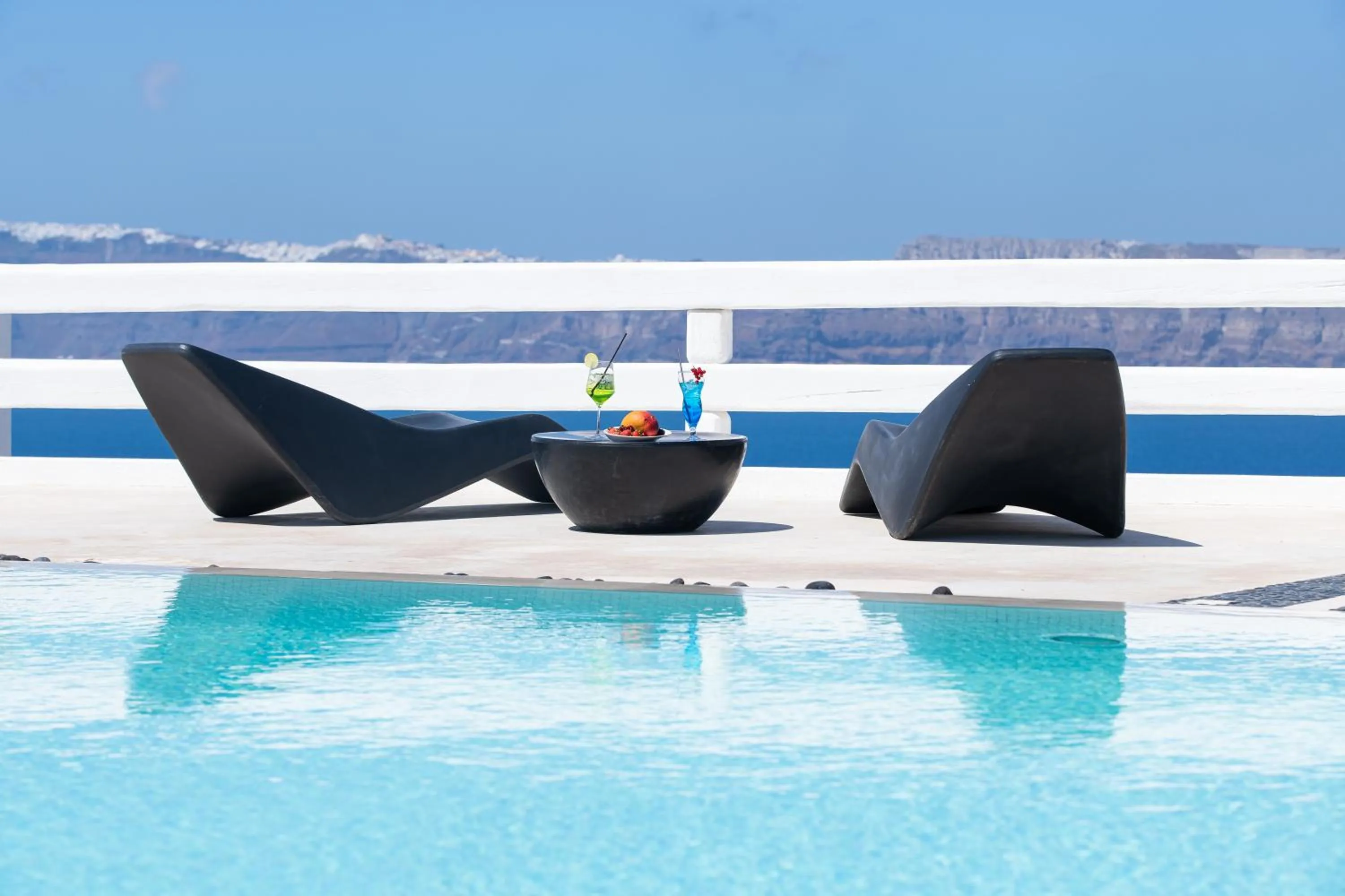 Swimming pool in Avant Garde Suites