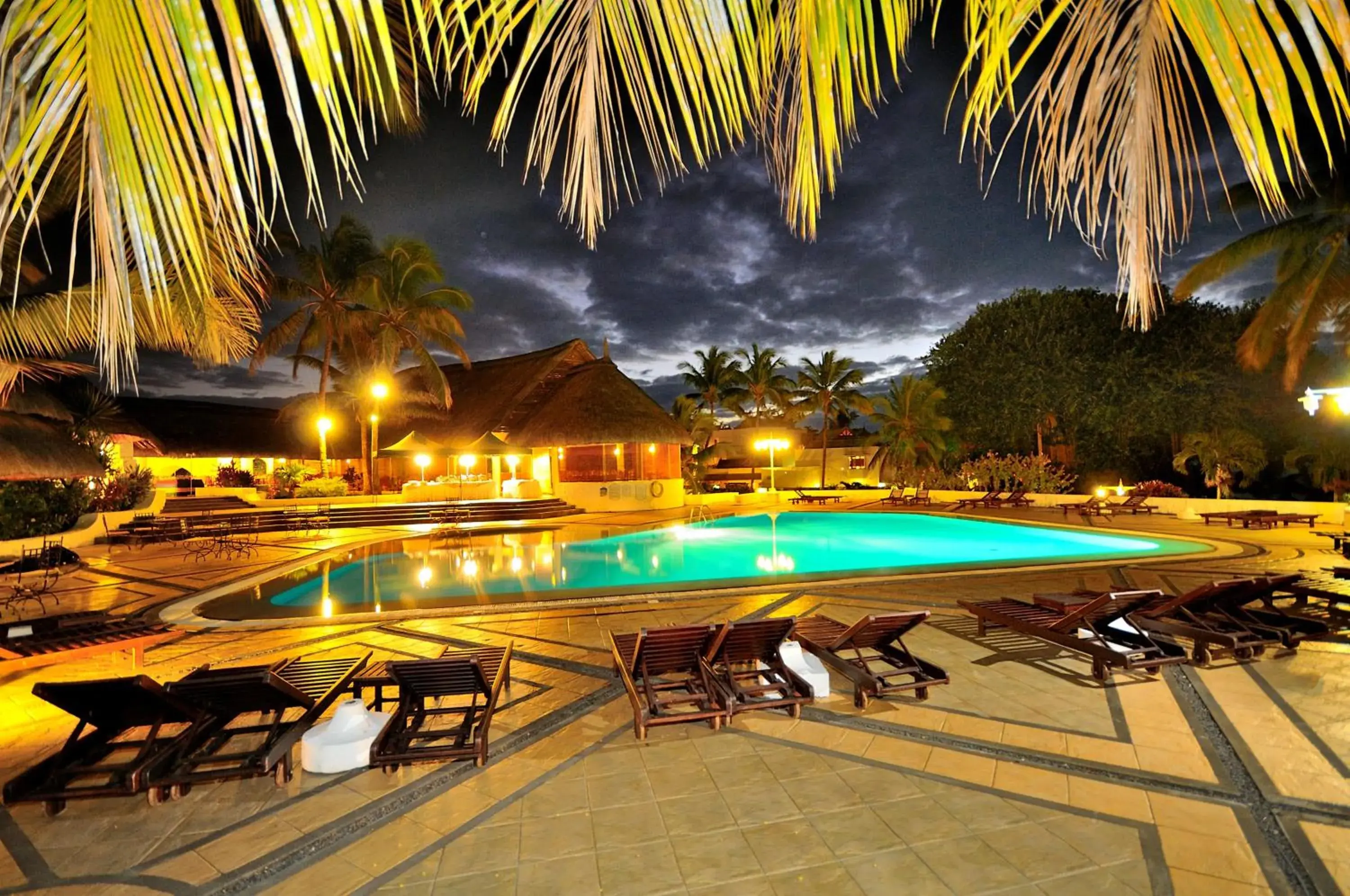 Swimming pool, Lounge/Bar in Casuarina Resort & Spa