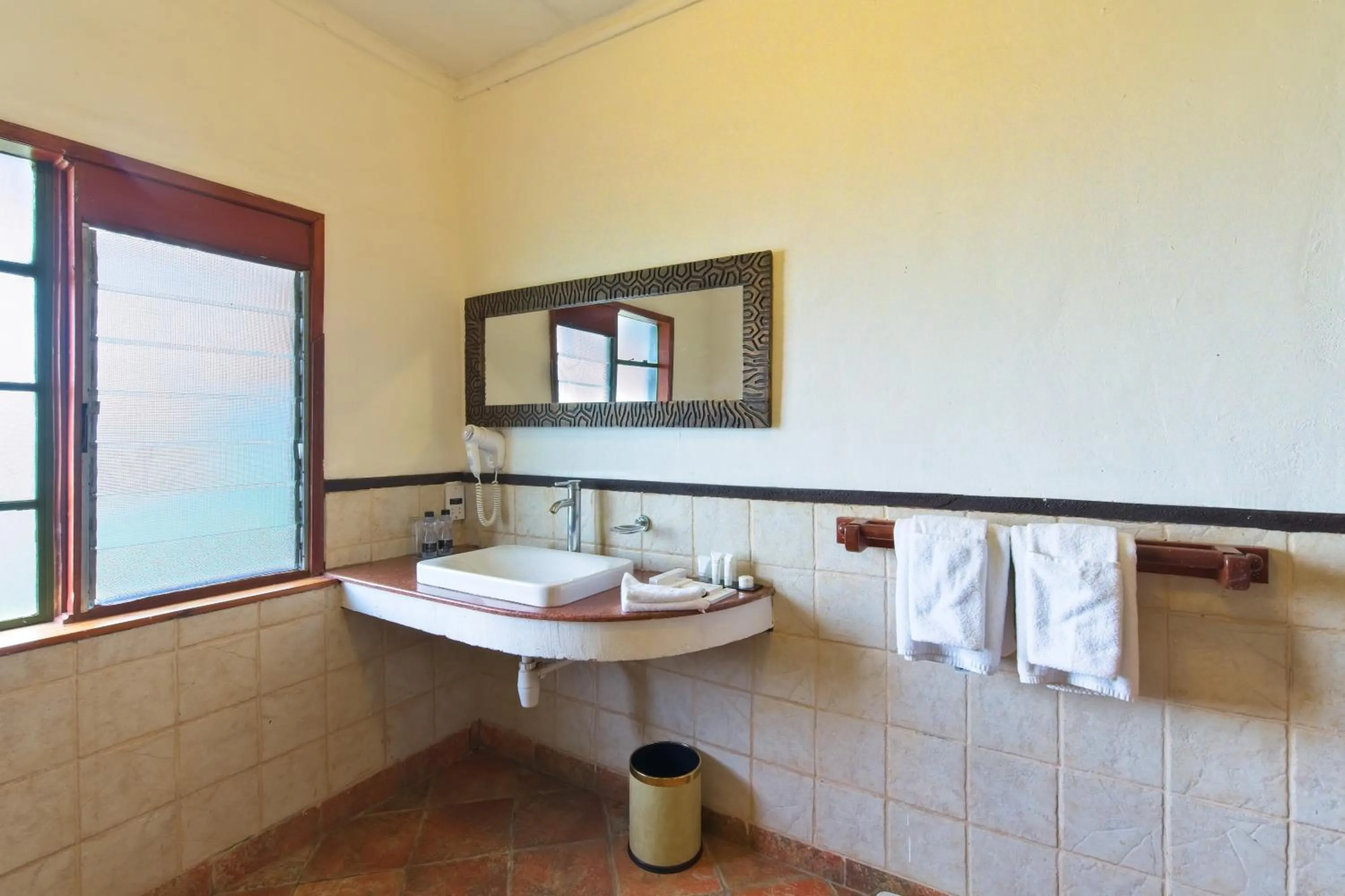 Bathroom in Muthu Keekorok Lodge, Maasai Mara, Narok