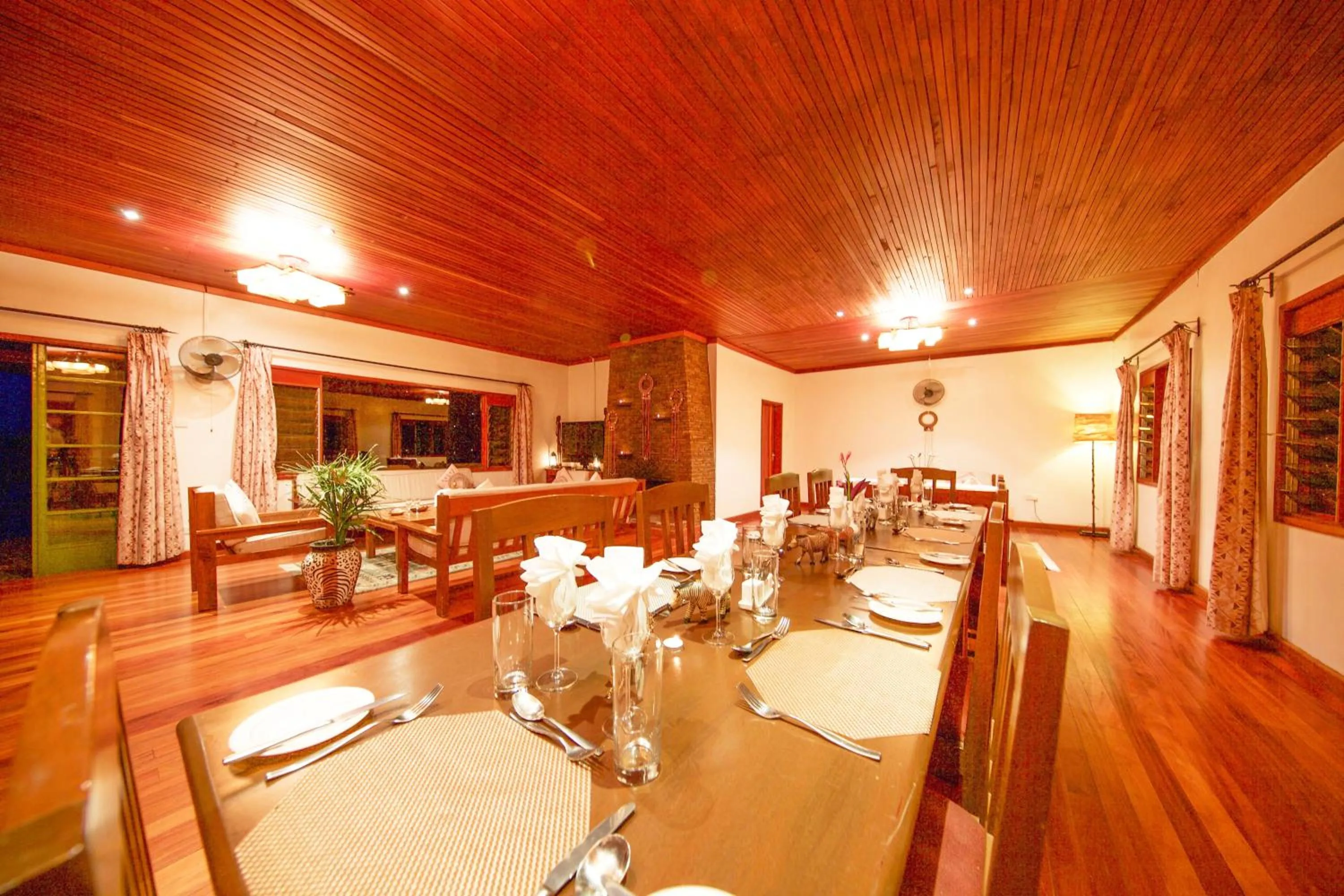 Dining area in Muthu Keekorok Lodge, Maasai Mara, Narok