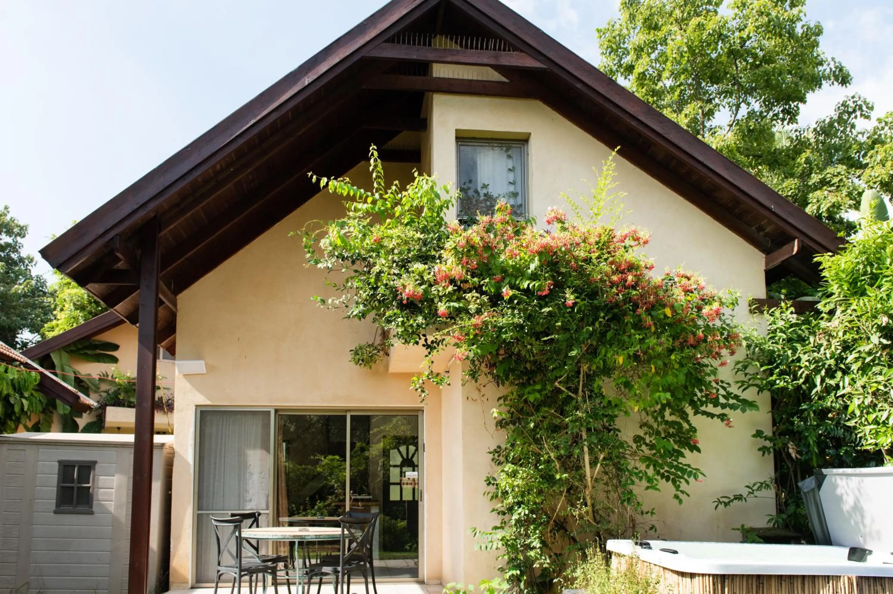 Garden in Vitrage Holiday Village and Spa