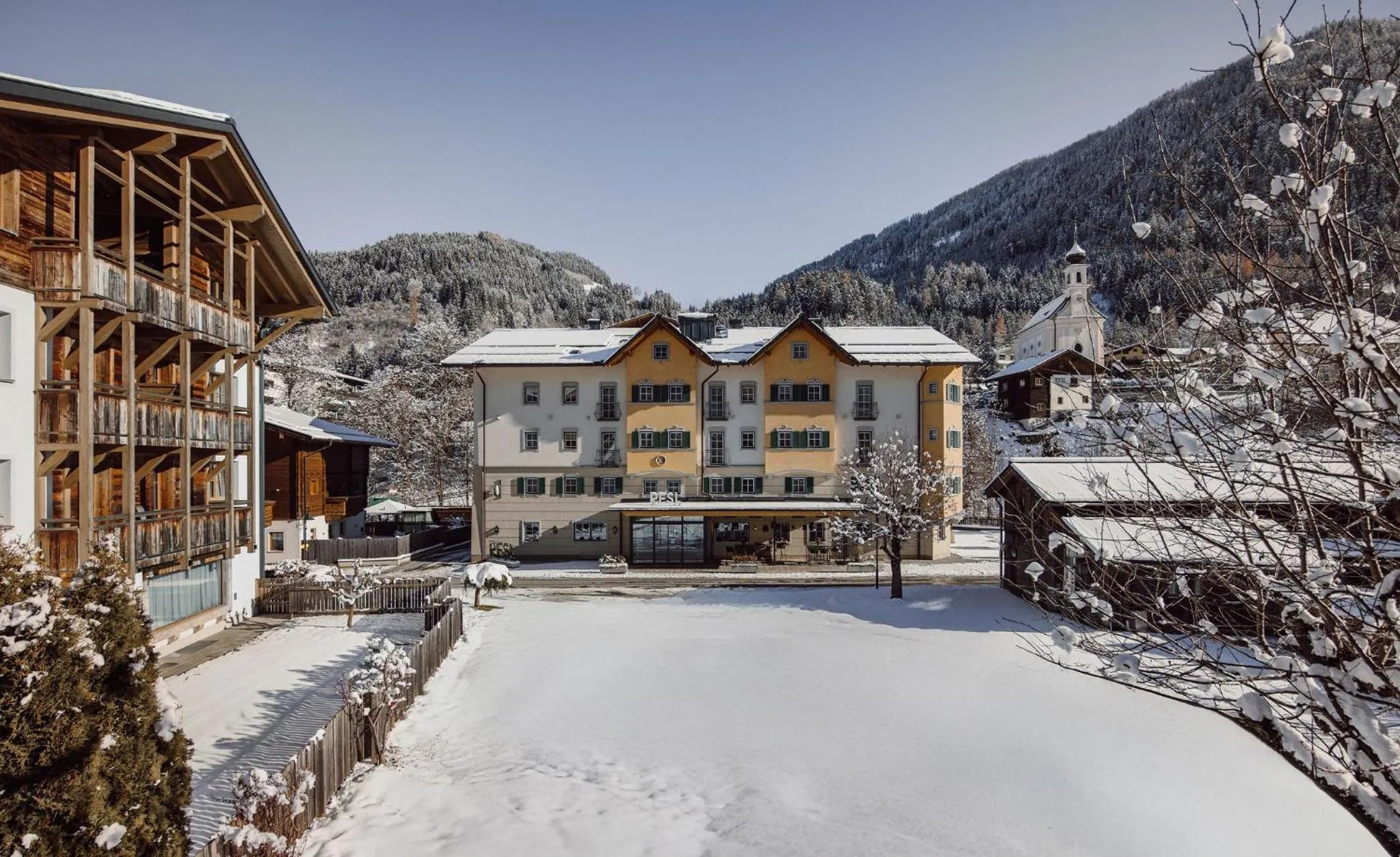 Property building in Resl Resort