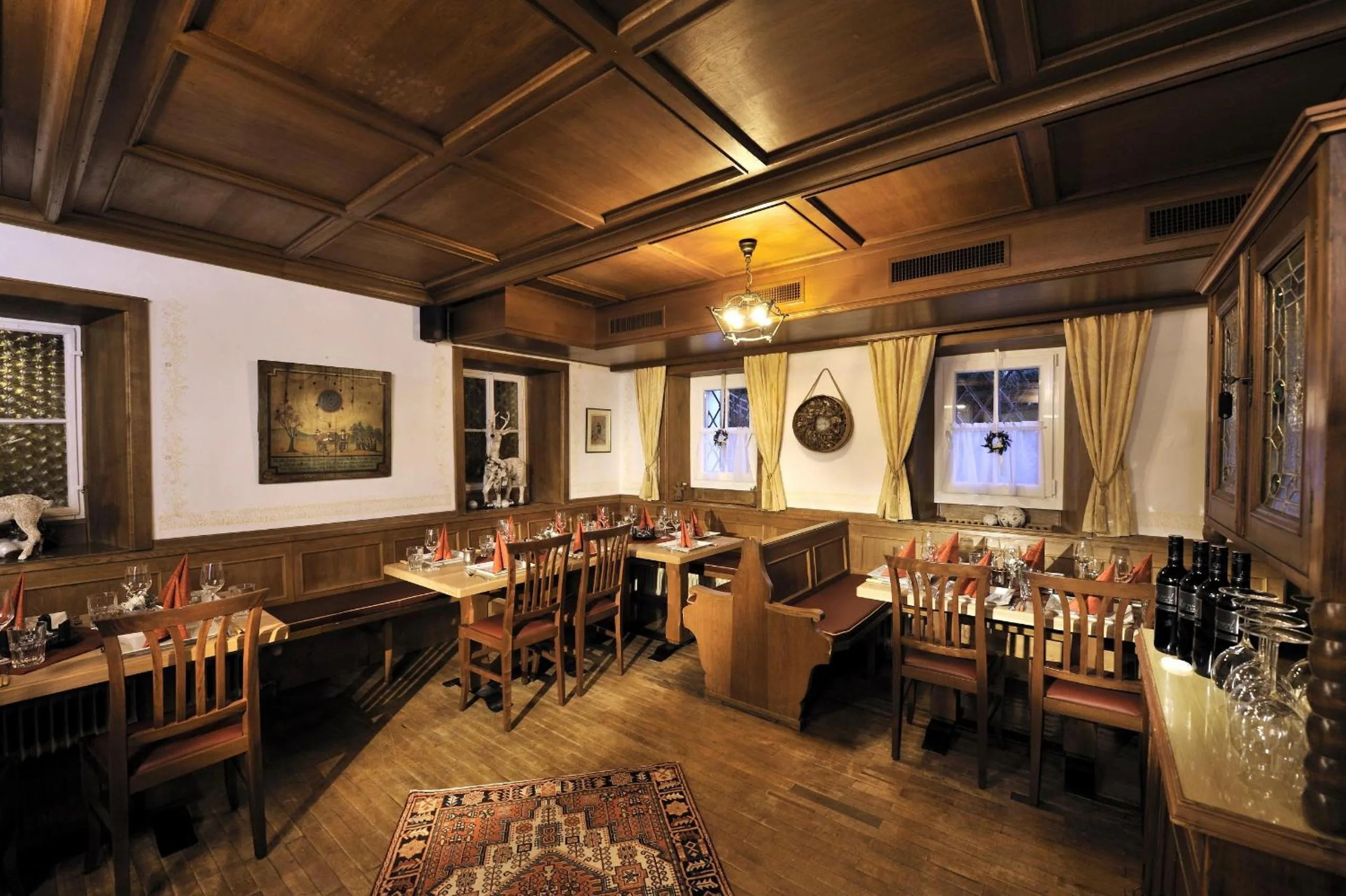 Restaurant/places to eat in Resl Resort