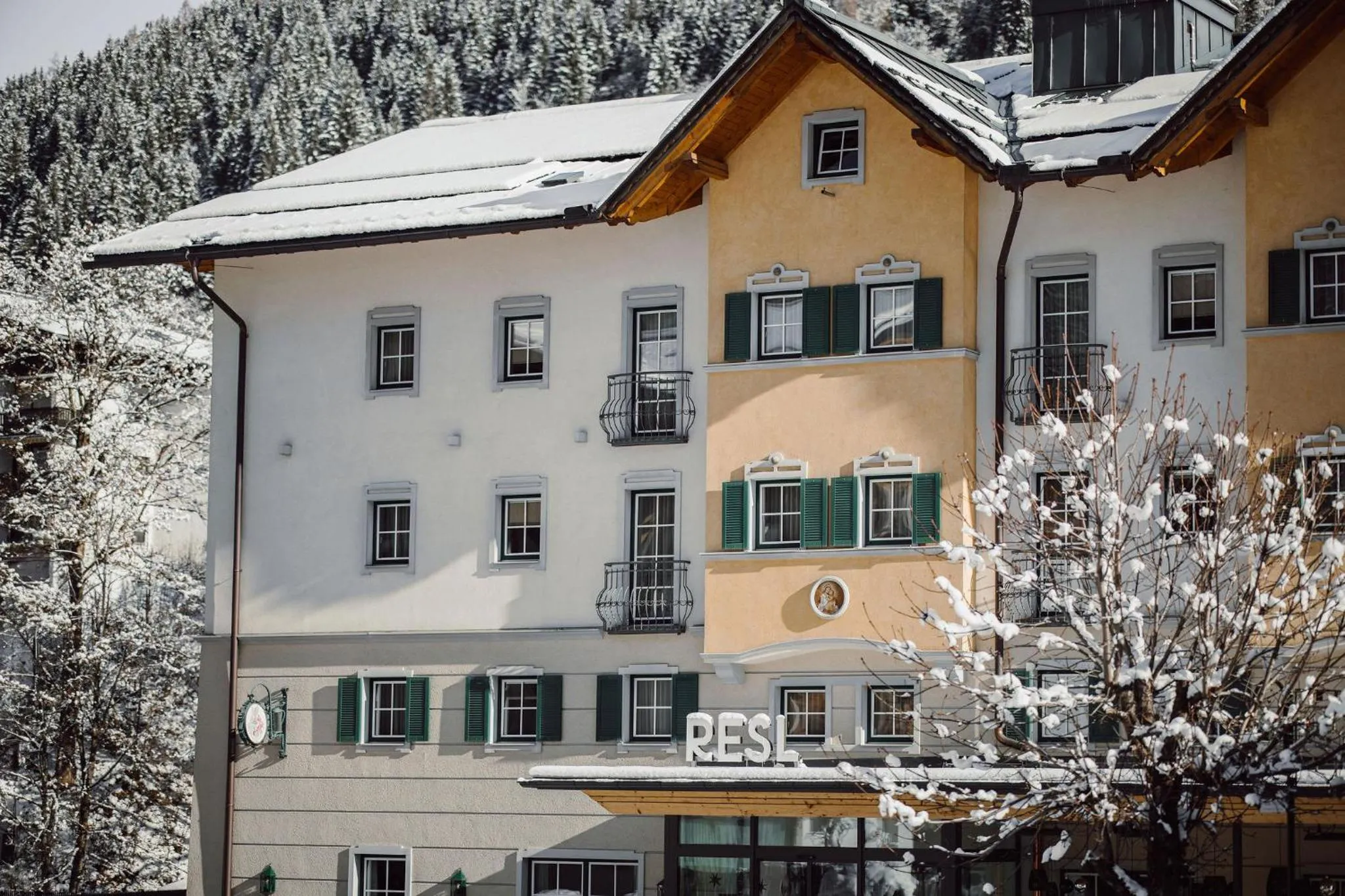 Property building in Resl Resort