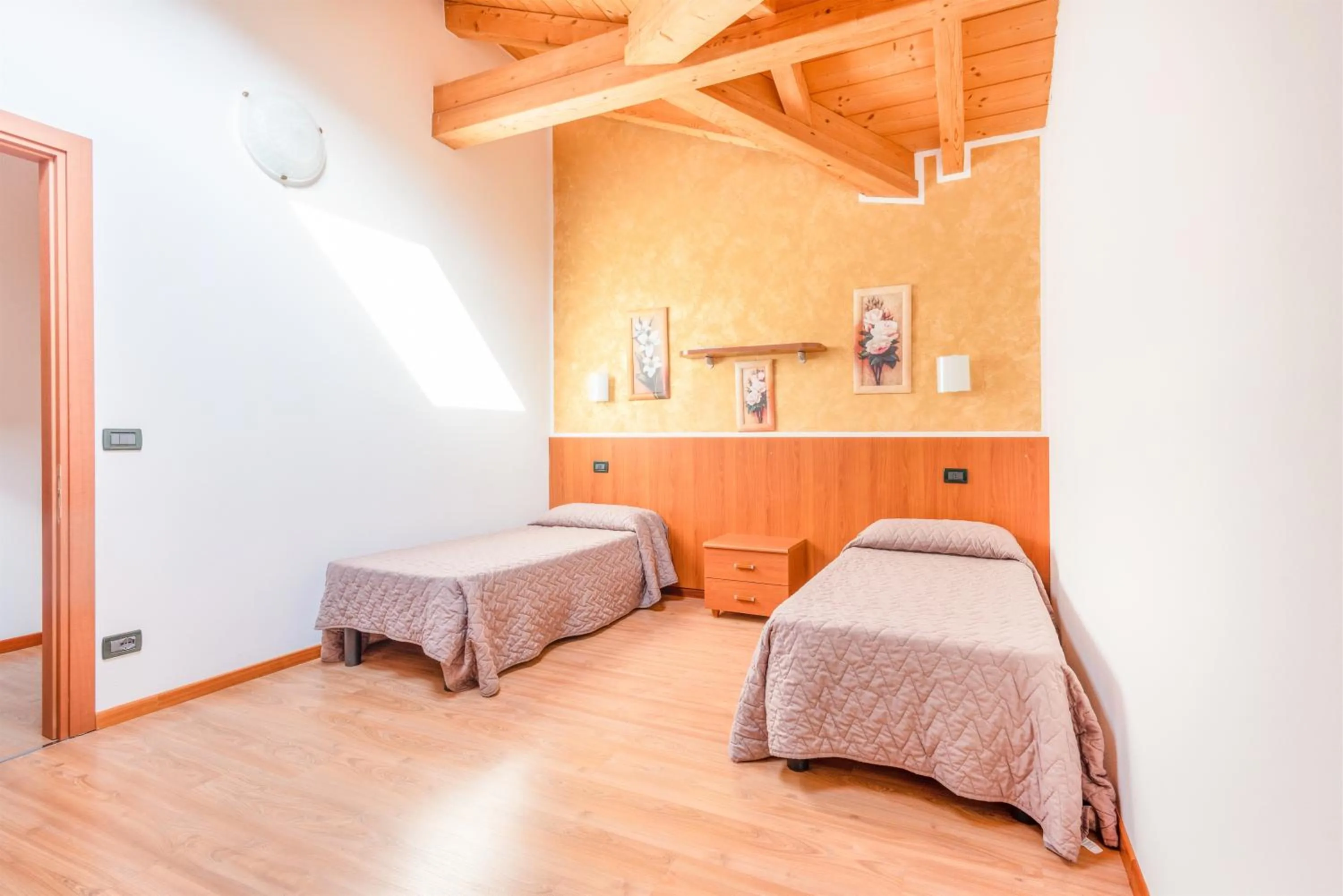 Photo of the whole room, Bed in CROSINA HOLIDAY - Residence Toli