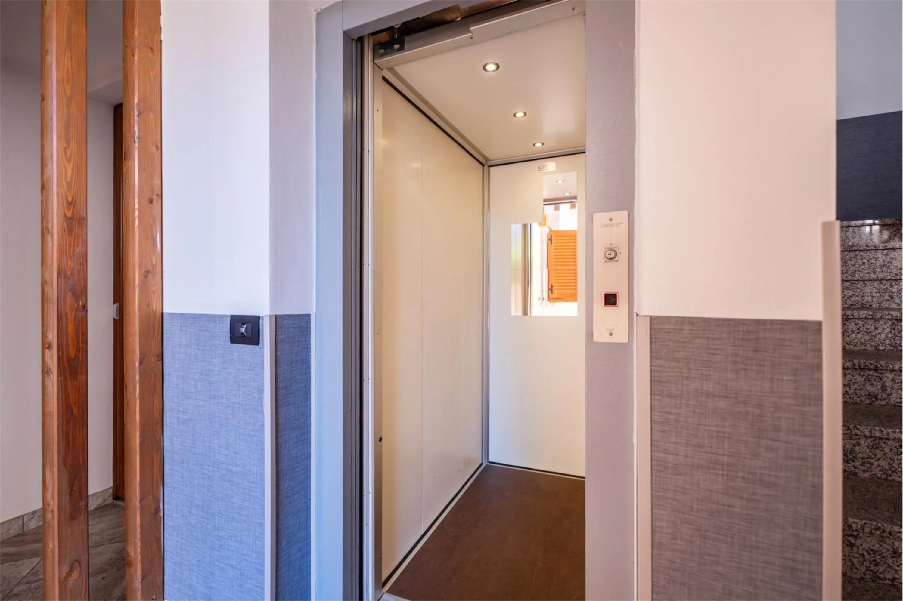 elevator in CROSINA HOLIDAY - Residence Toli