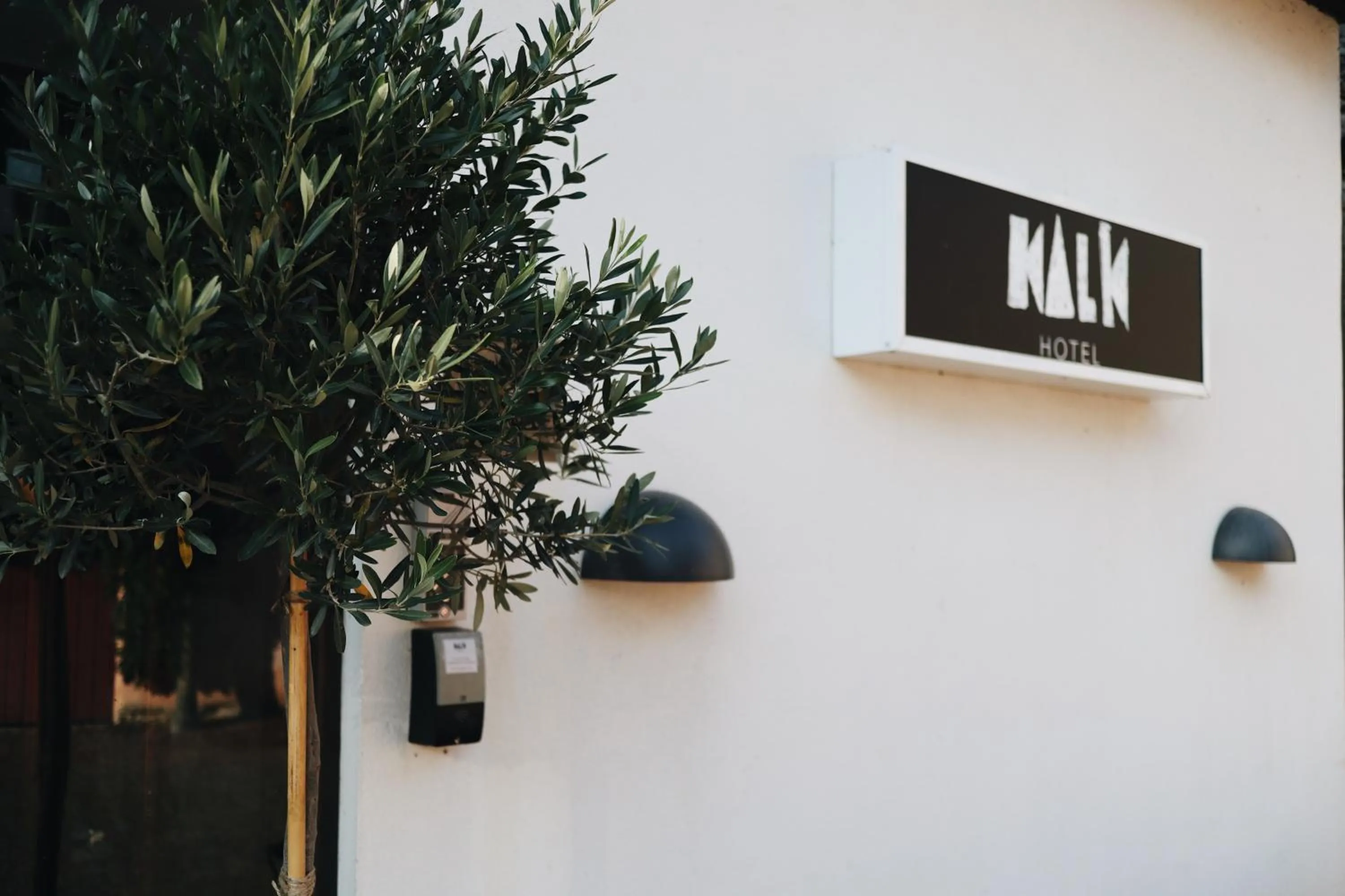 Facade/entrance in Kalk Hotel