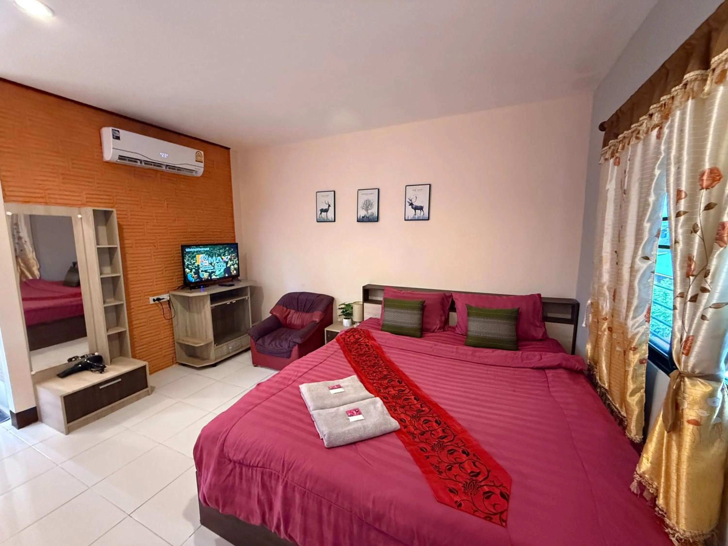 Bed in Sandee Place Mountain View Hotel โรงแรมแสนดีเพลส เมาเท่นวิว จอมทอง