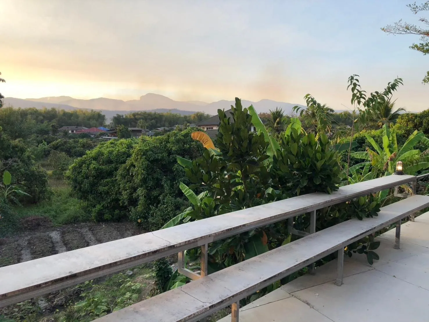 โรงแรมแสนดีเพลส เมาเท่นวิว จอมทอง