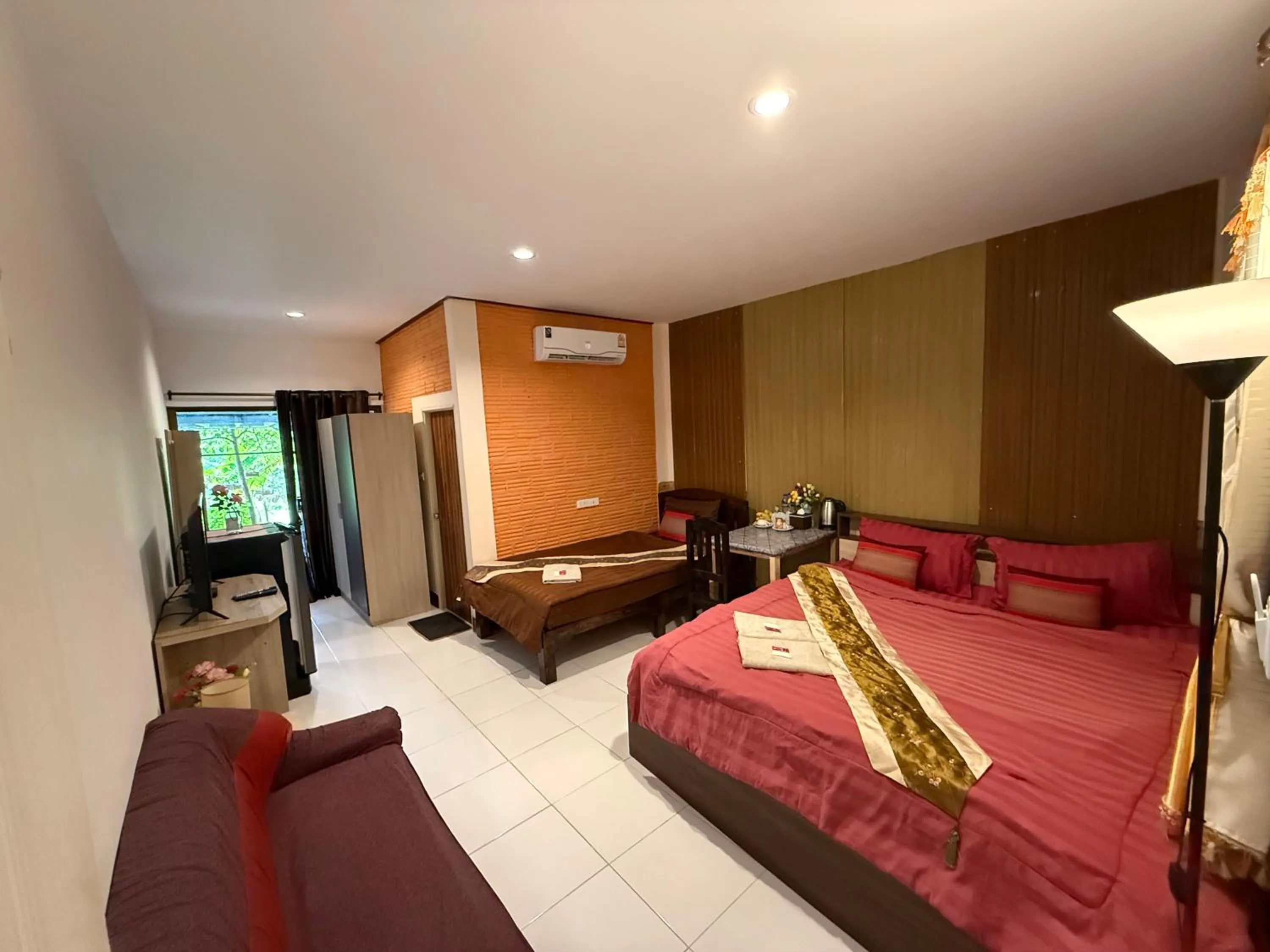 Bed in Sandee Place Mountain View Hotel โรงแรมแสนดีเพลส เมาเท่นวิว จอมทอง