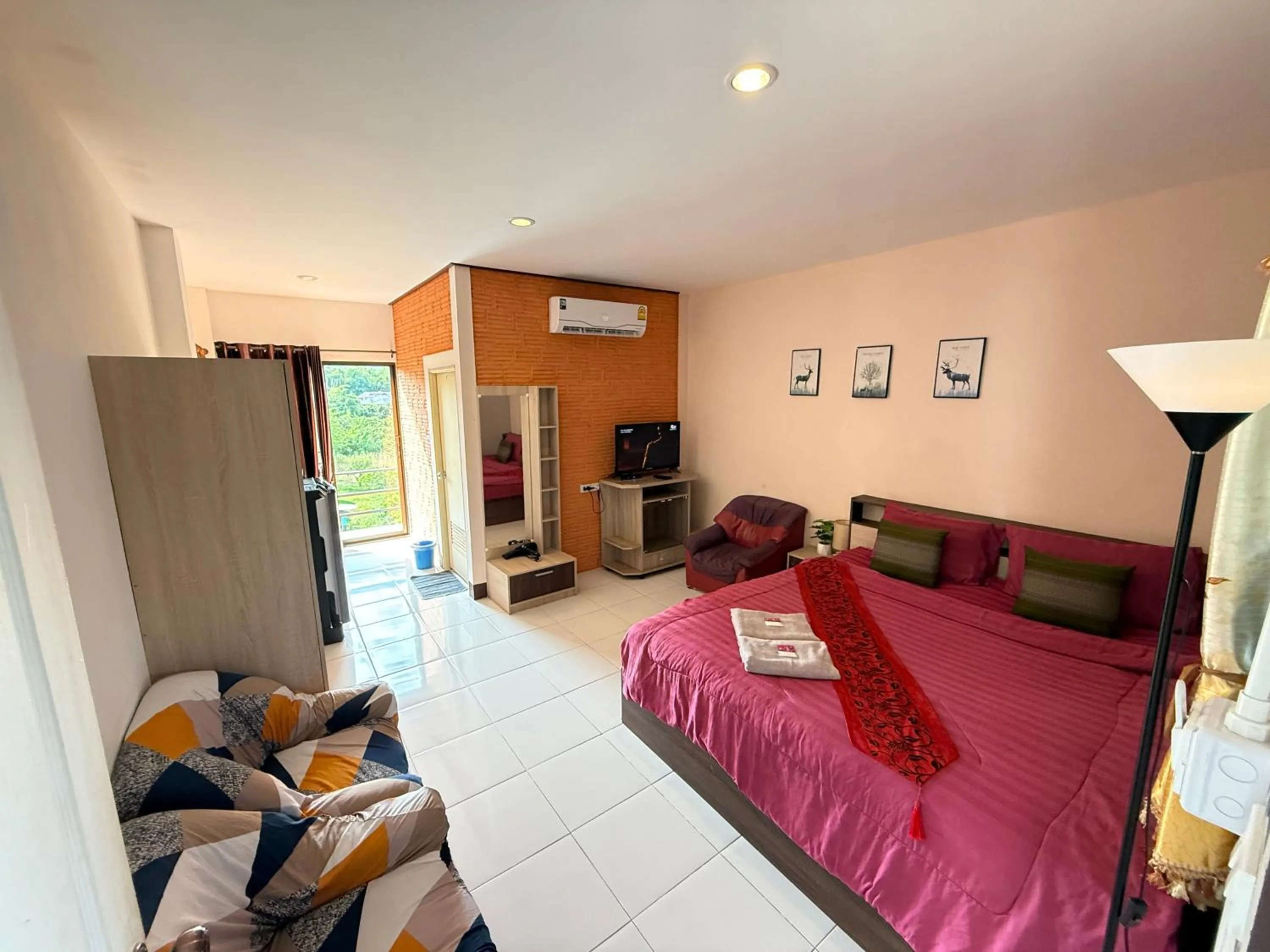 Bed in Sandee Place Mountain View Hotel โรงแรมแสนดีเพลส เมาเท่นวิว จอมทอง