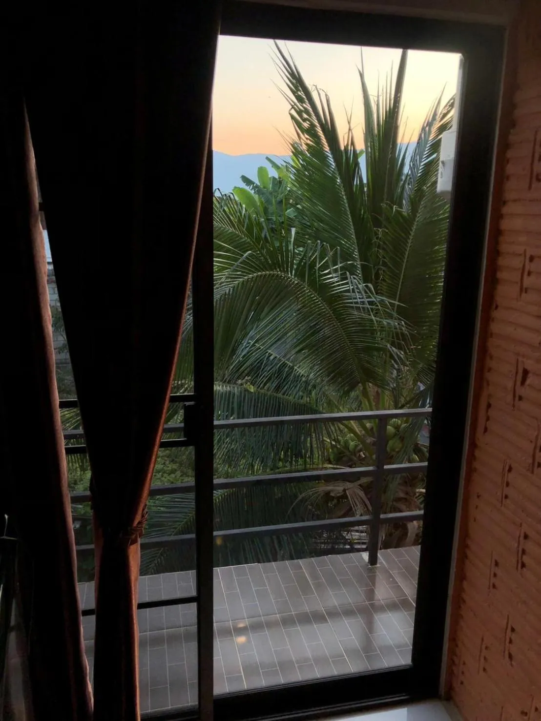 โรงแรมแสนดีเพลส เมาเท่นวิว จอมทอง