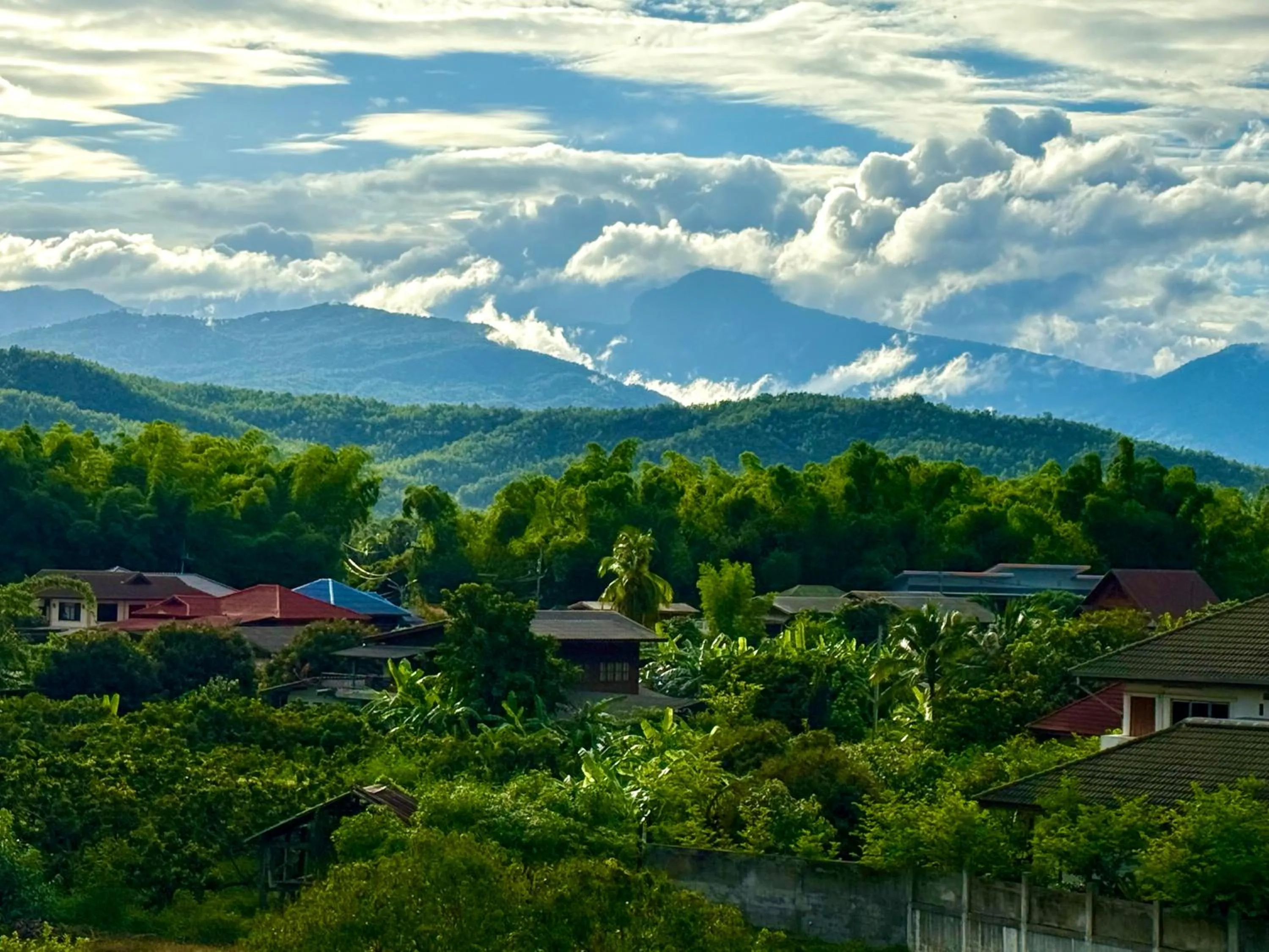 Sandee Place Mountain View Hotel โรงแรมแสนดีเพลส เมาเท่นวิว จอมทอง