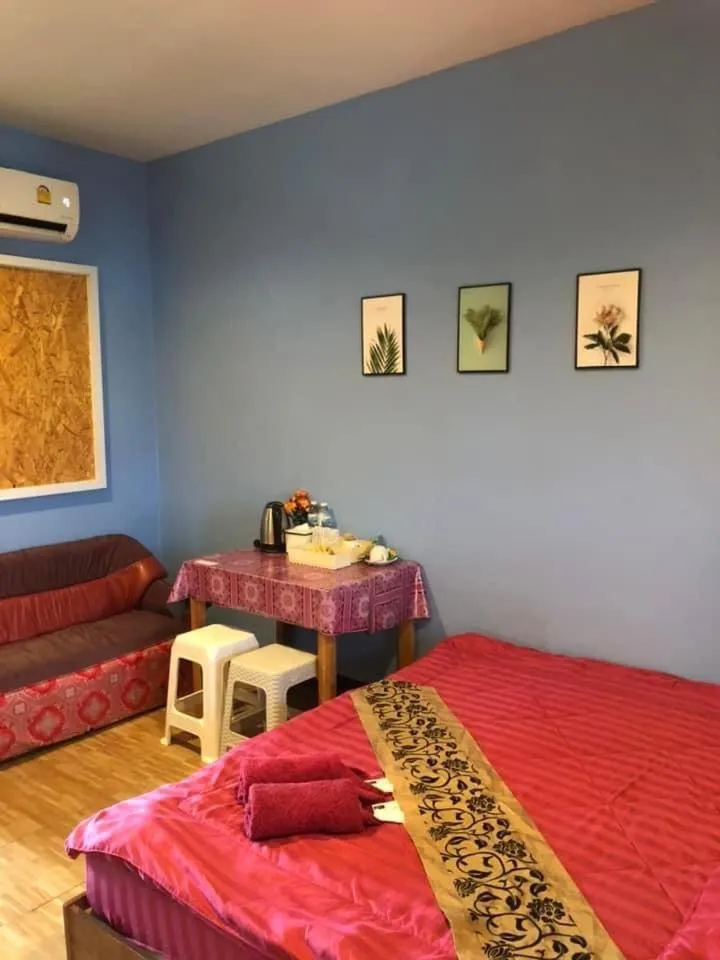 Bed in โรงแรมแสนดีเพลส เมาเท่นวิว จอมทอง