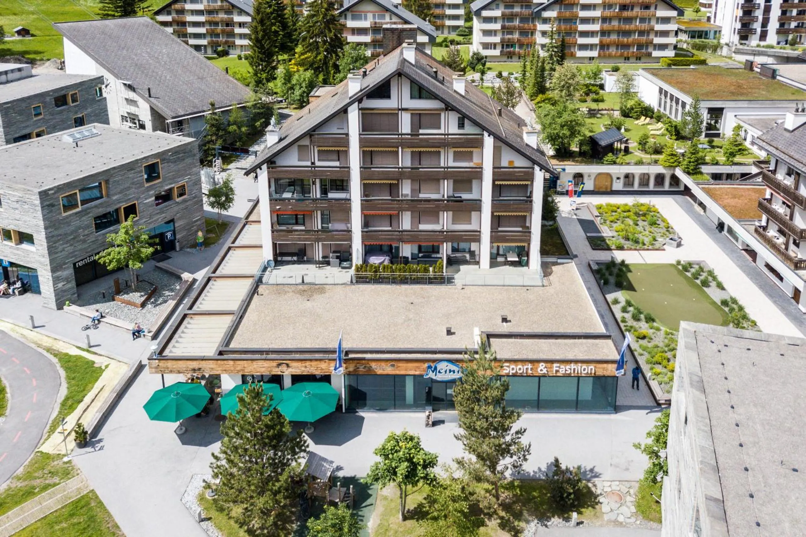 LAAX Homes - Val Signina 8-17