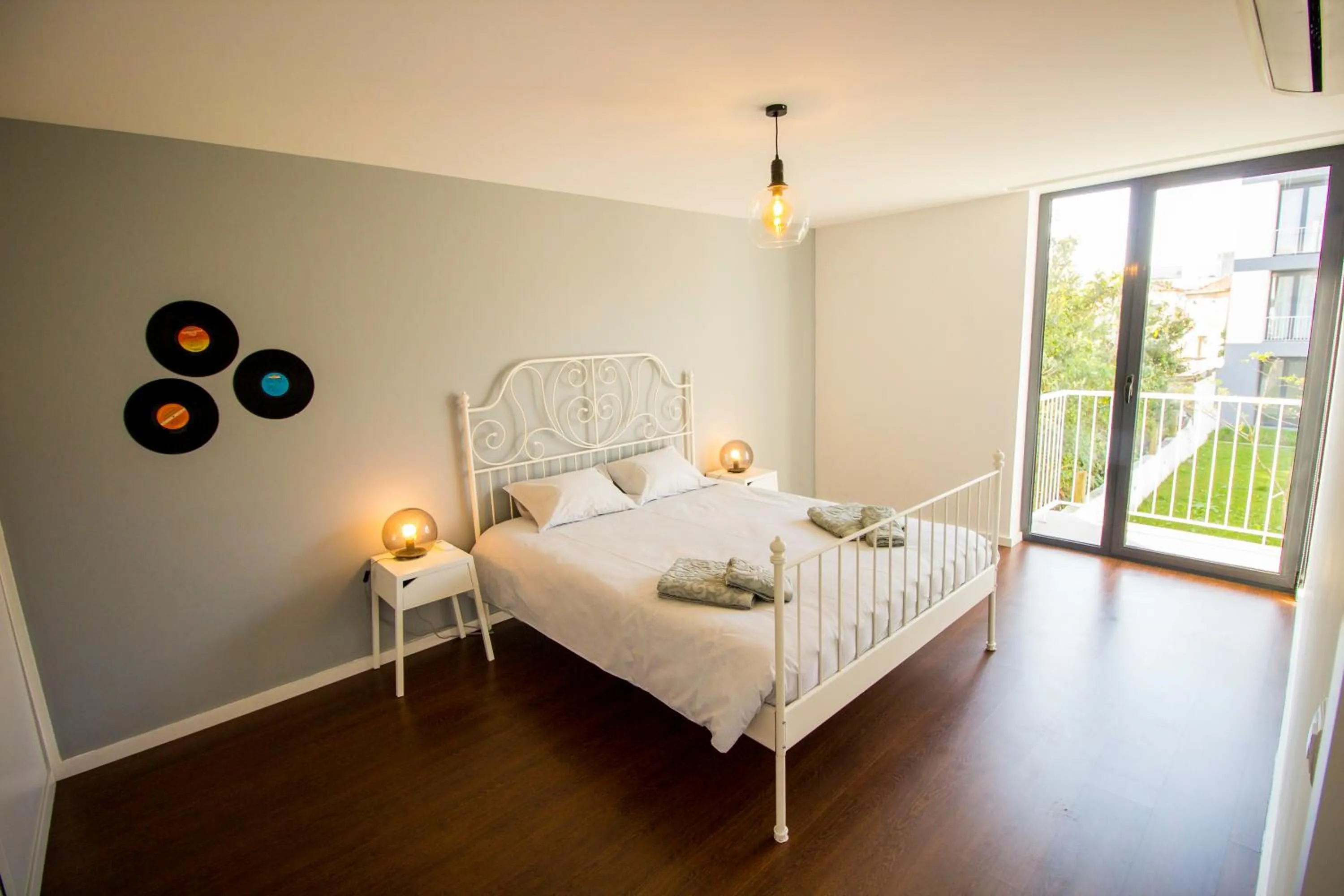 Spring, Bed in Guest H4U - Bonjardim Pop Art City Center