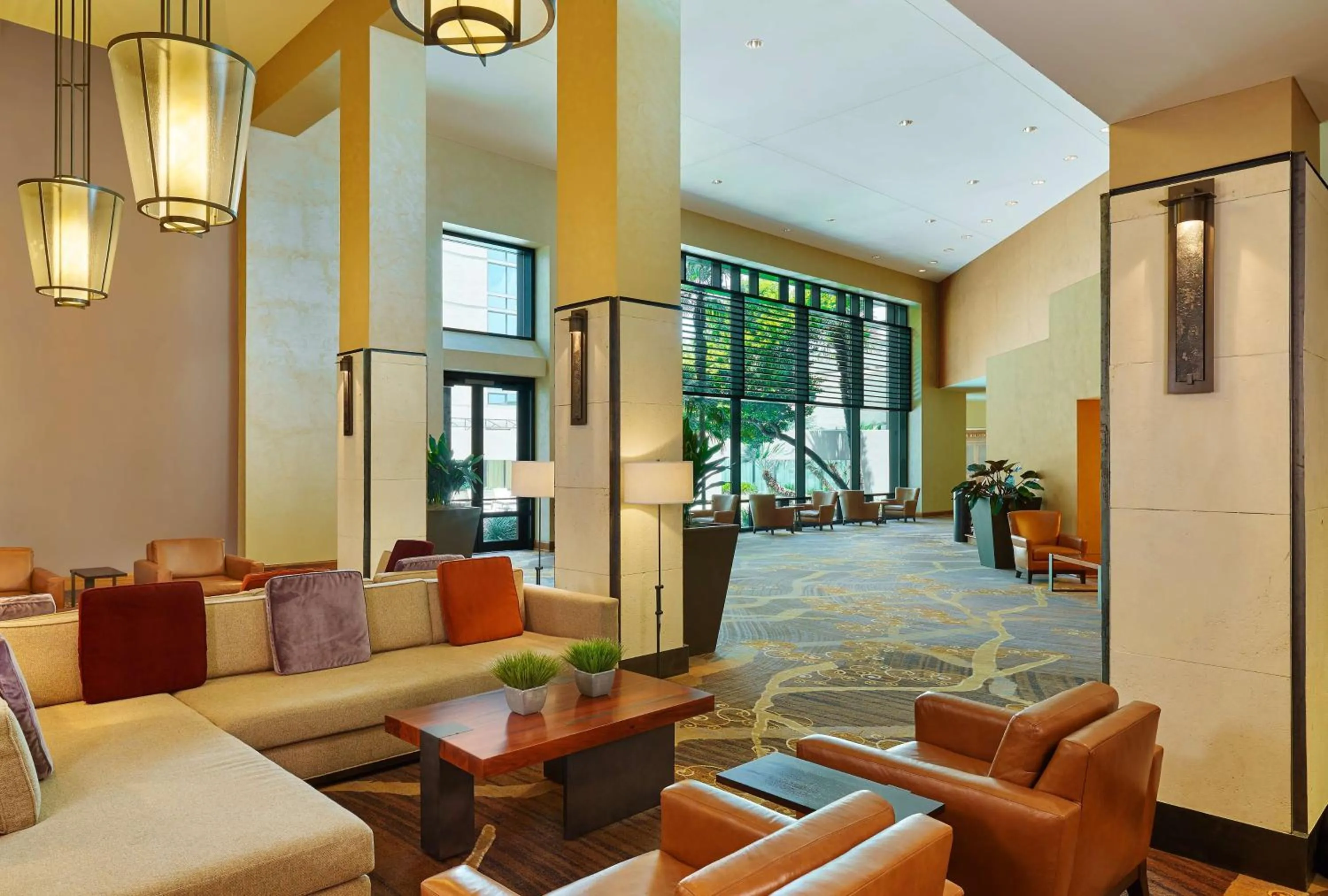 Lobby or reception in DoubleTree by Hilton San Antonio Airport