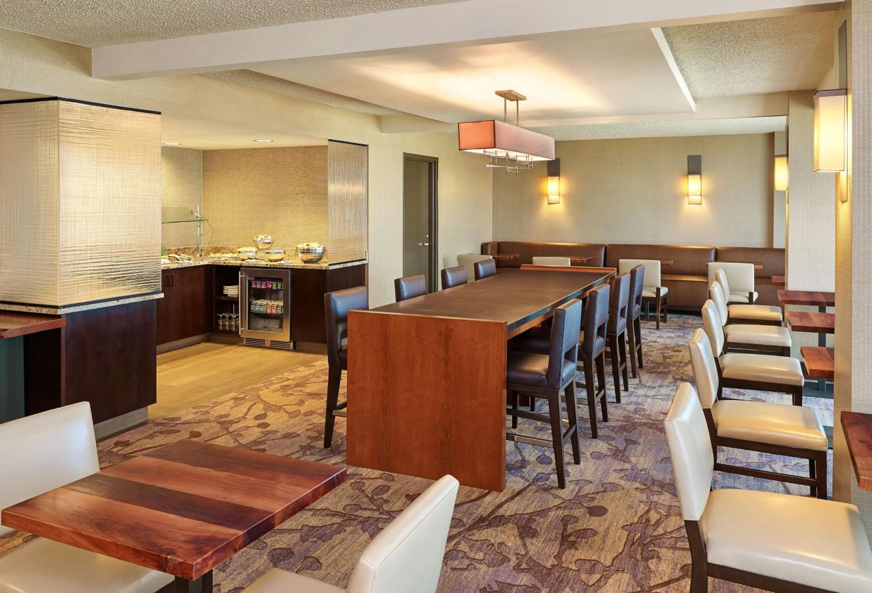 Kitchen or kitchenette in DoubleTree by Hilton San Antonio Airport