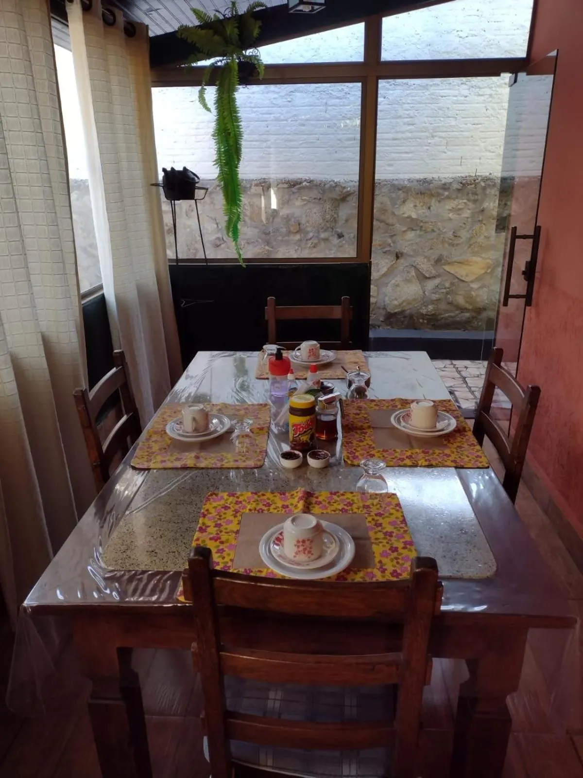 Dining area in Hospedaria de Heliana