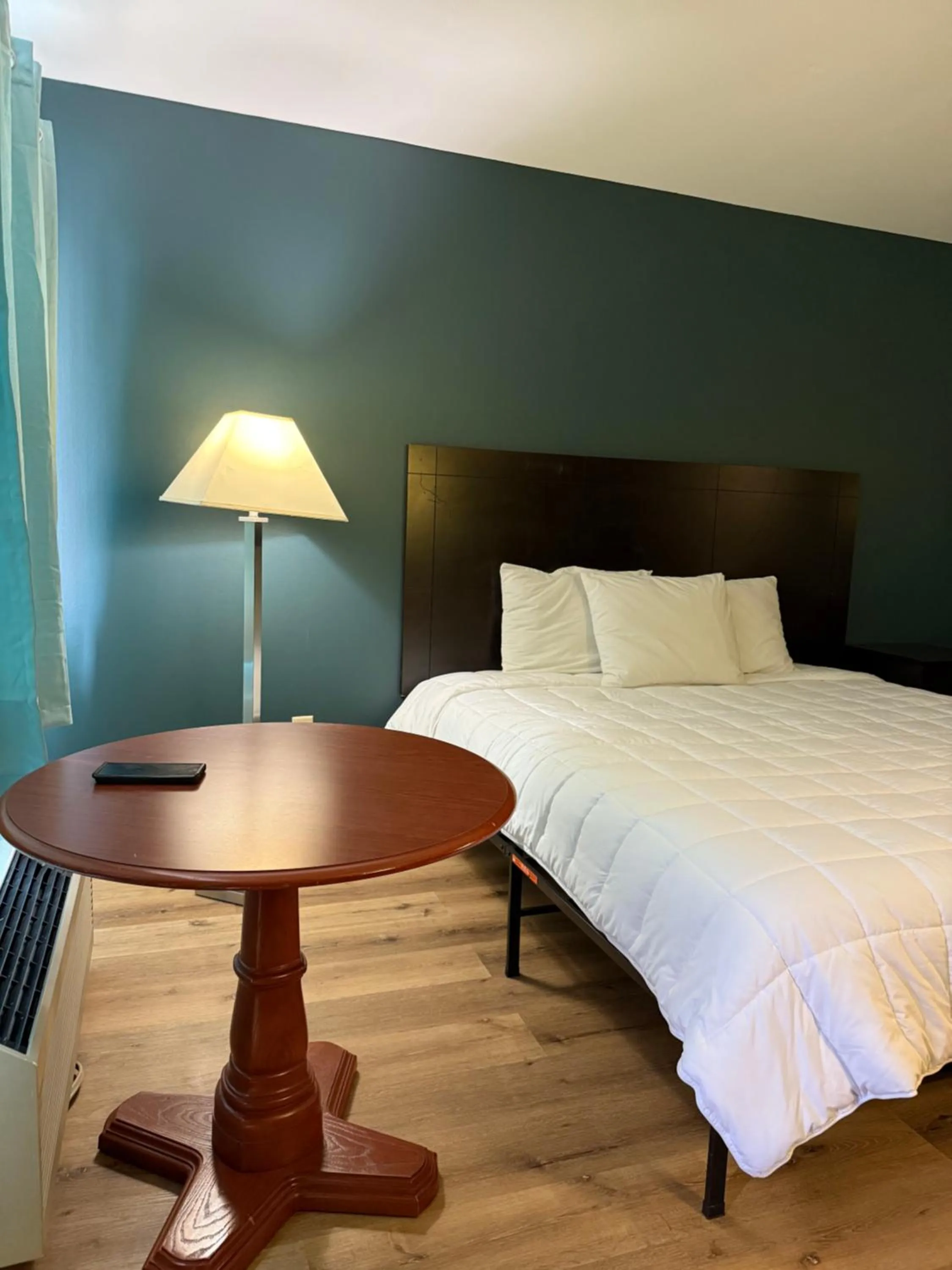 Bed in Country Club Inn & Suites