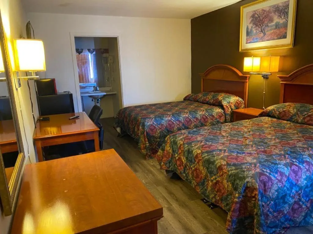 Bed in Country Club Inn & Suites