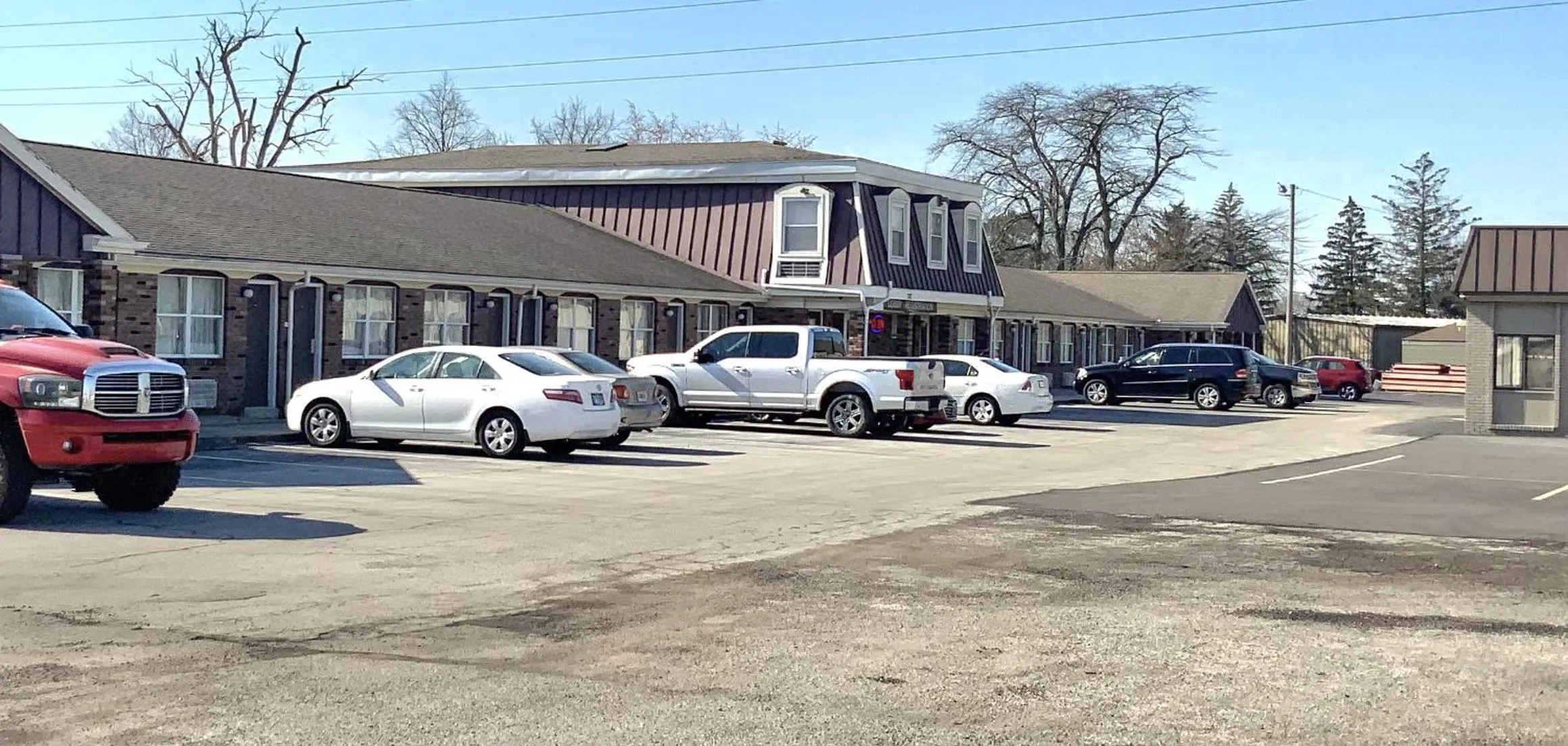 Property building in Country Club Inn & Suites