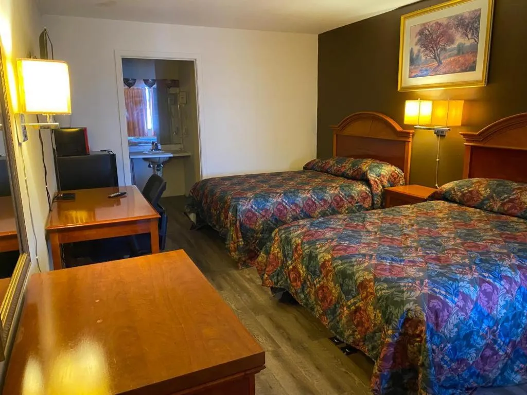 Bed in Country Club Inn & Suites