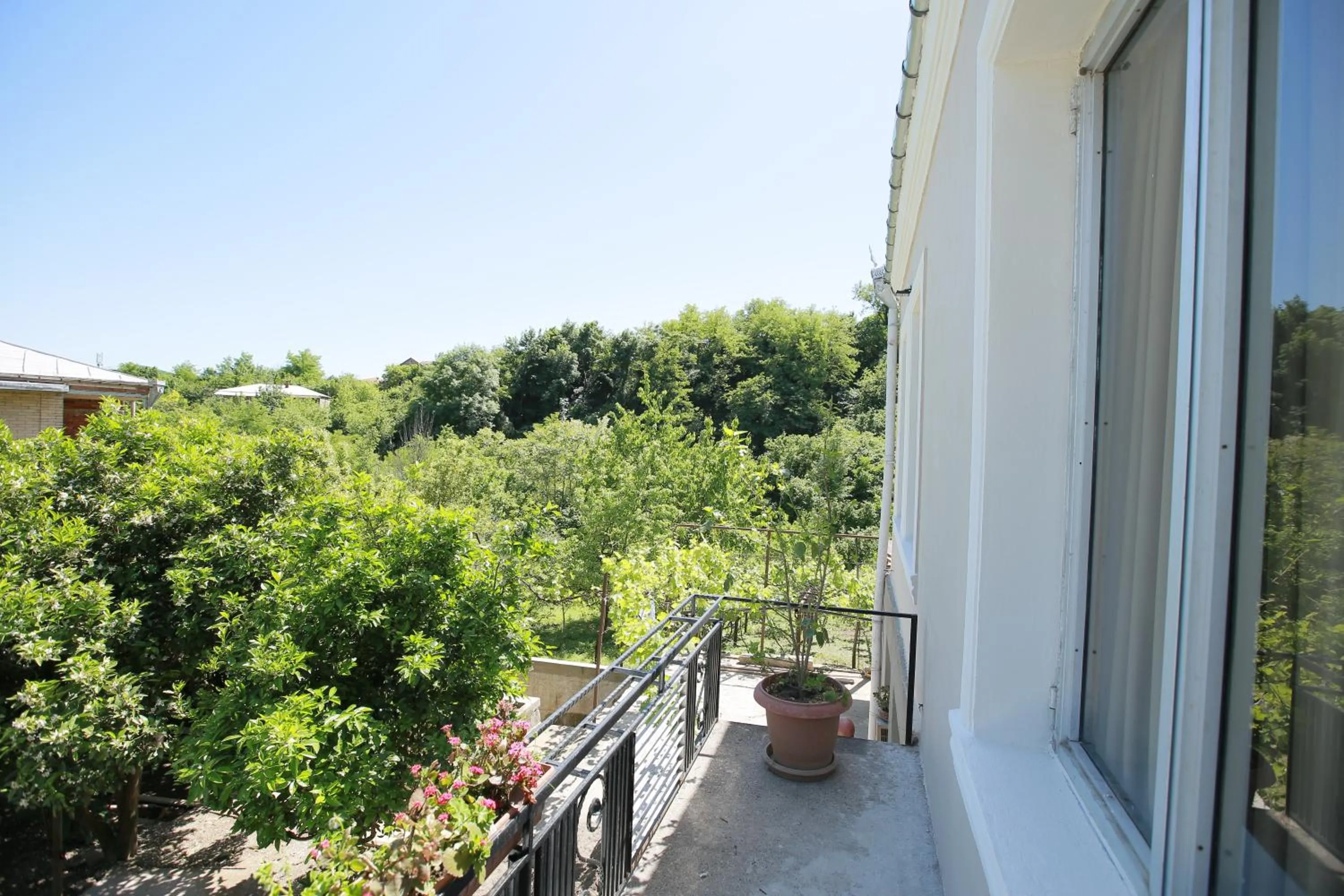 Balcony/Terrace in Guesthouse Hill Side