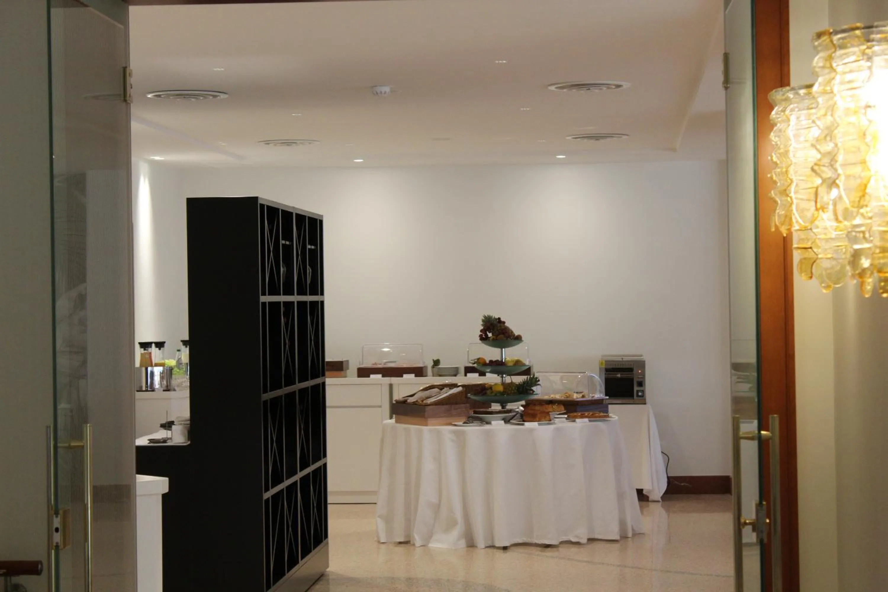 Restaurant/places to eat in Hotel Europa