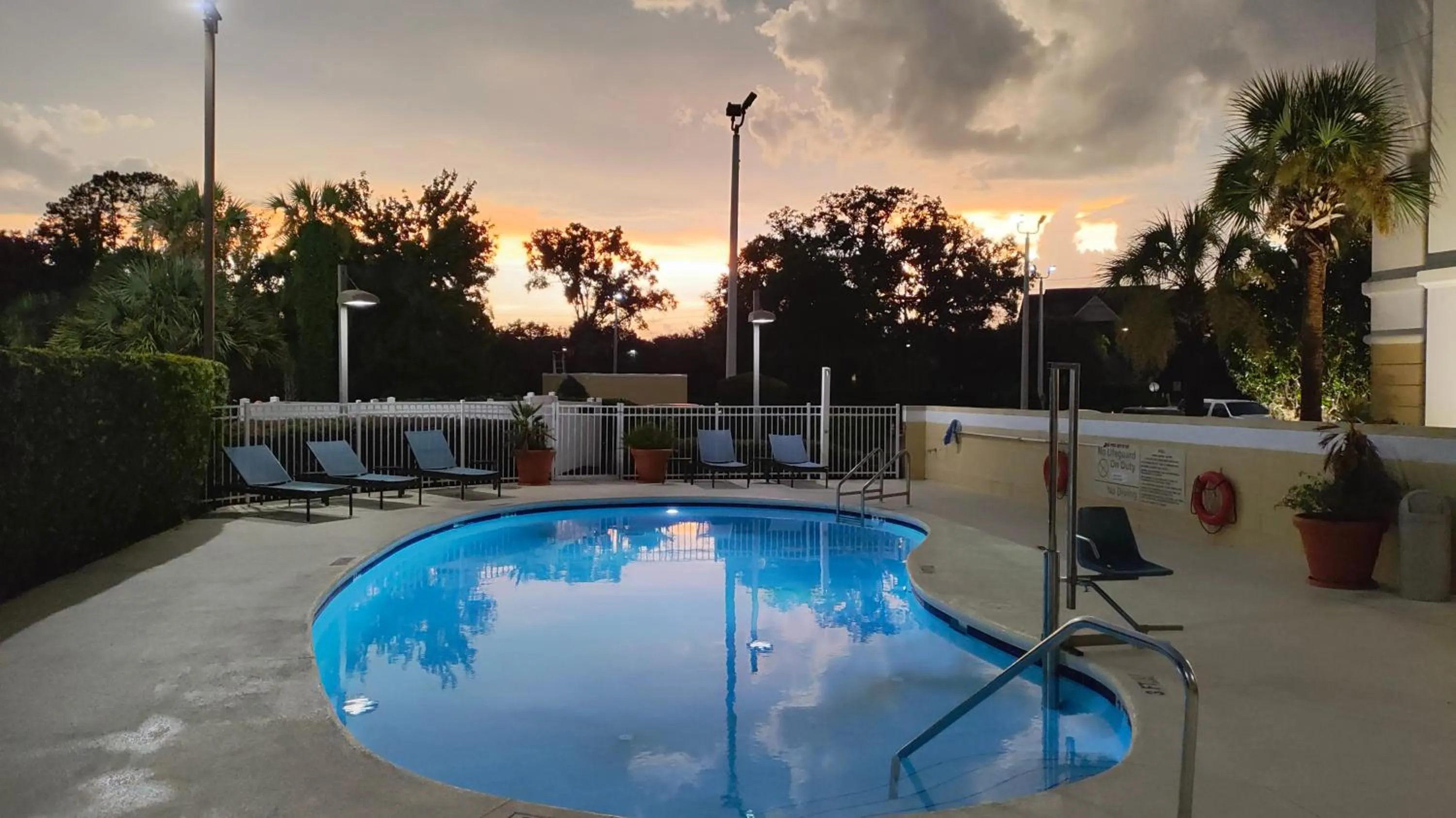 Swimming pool in Hampton Inn & Suites - Ocala