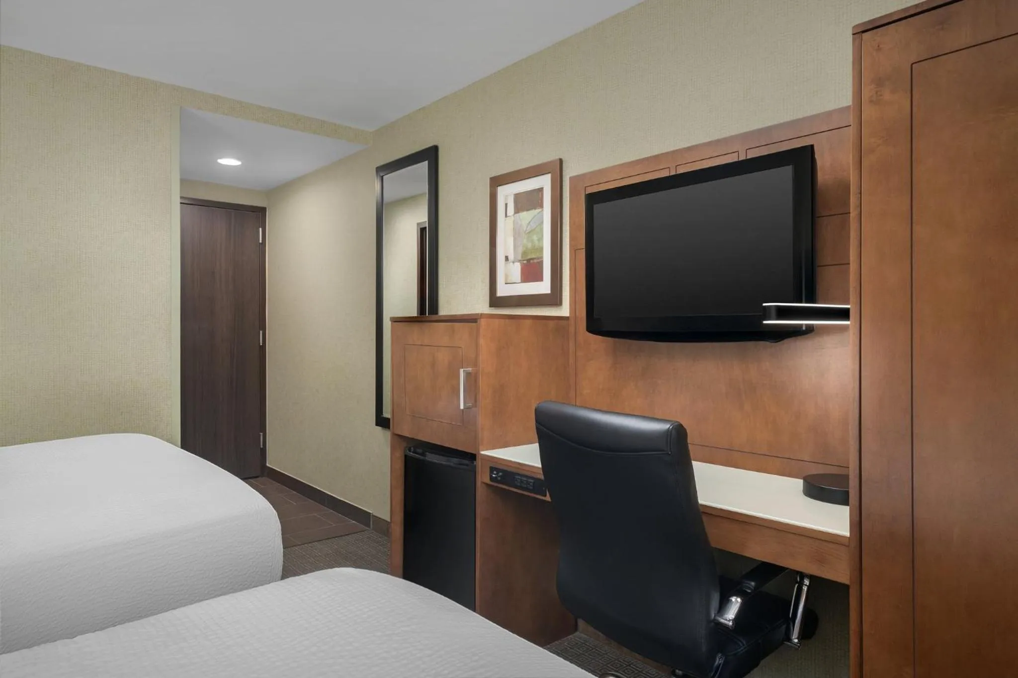 Photo of the whole room, Bed in Holiday Inn Express Manhattan Midtown West by IHG