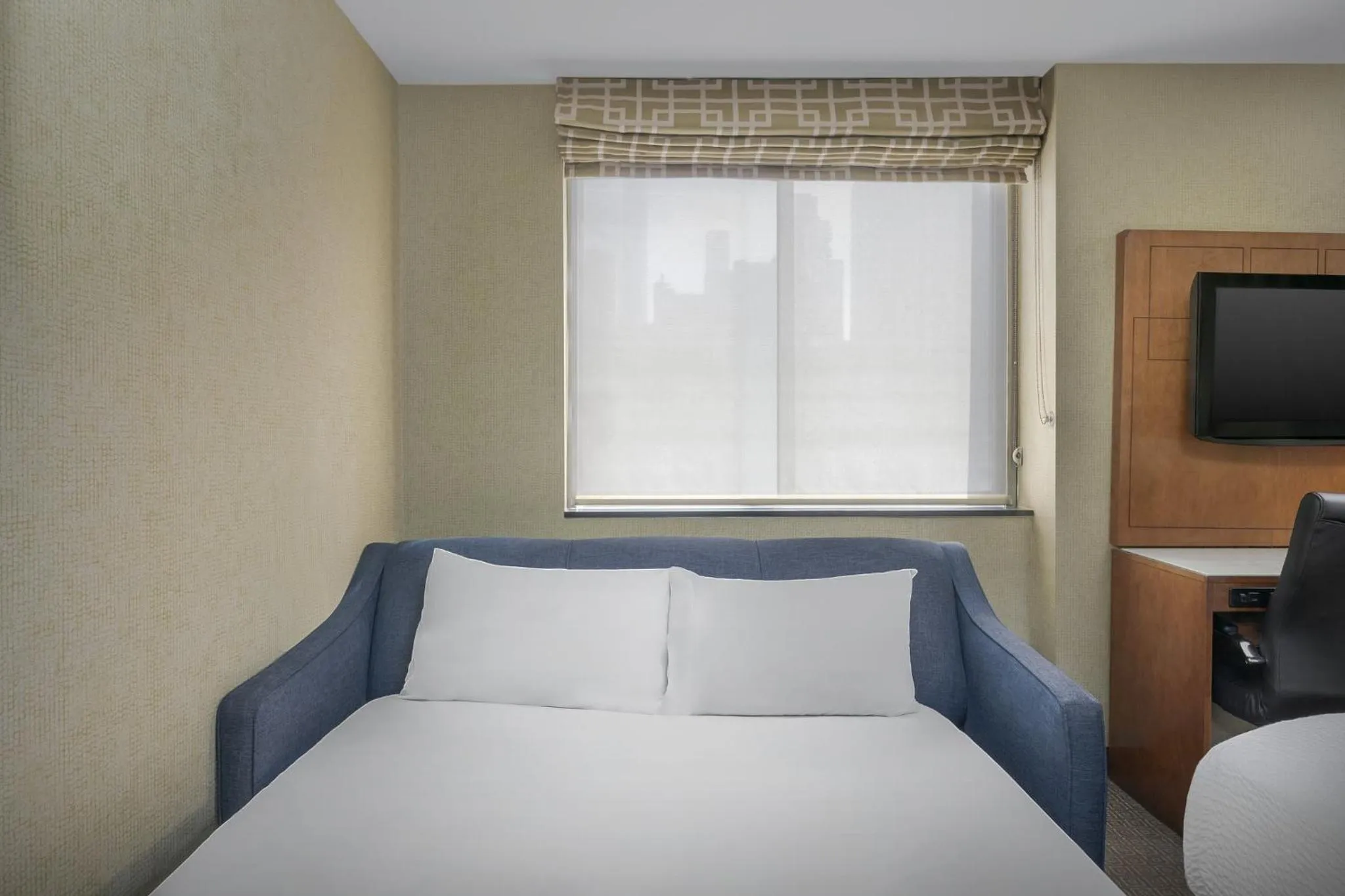 Photo of the whole room, Bed in Holiday Inn Express Manhattan Midtown West by IHG
