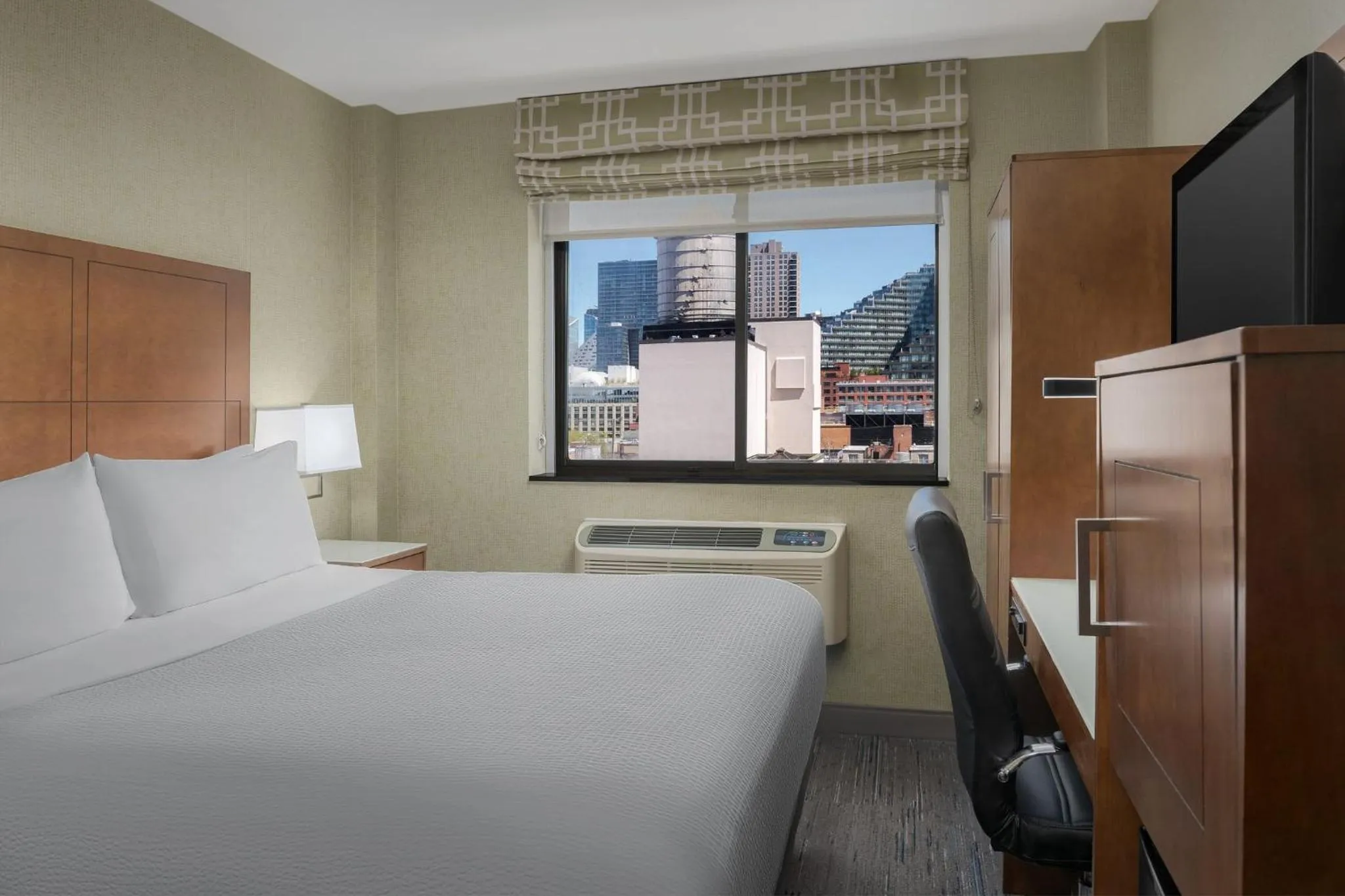 Photo of the whole room, Bed in Holiday Inn Express Manhattan Midtown West by IHG