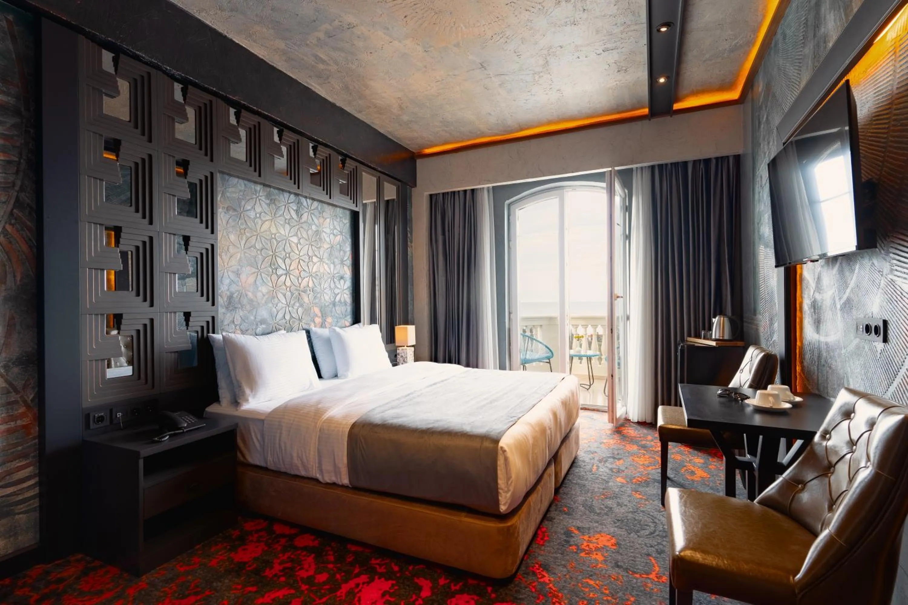 Balcony/Terrace, Bed in Tapis Rouge Design Boutique Hotel