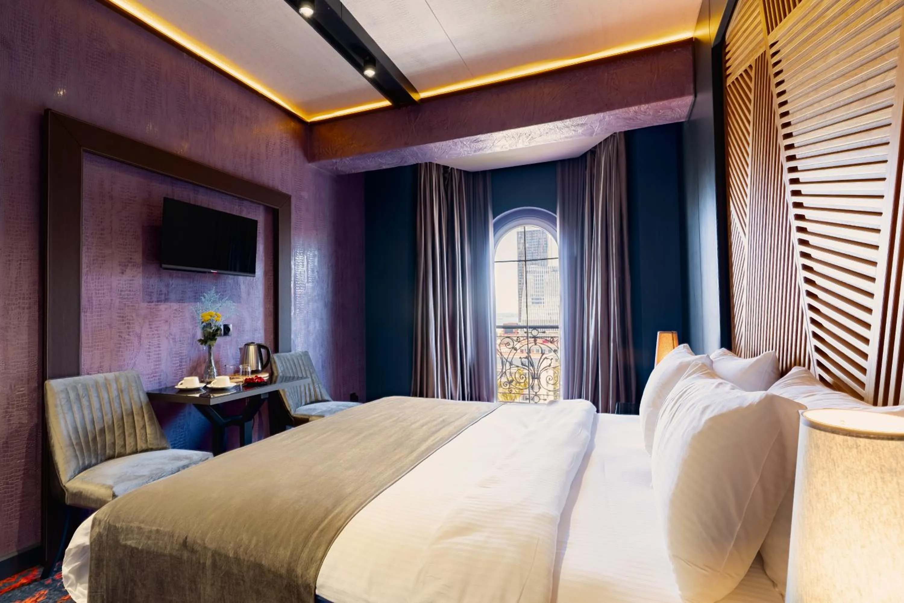 View (from property/room), Bed in Tapis Rouge Design Boutique Hotel