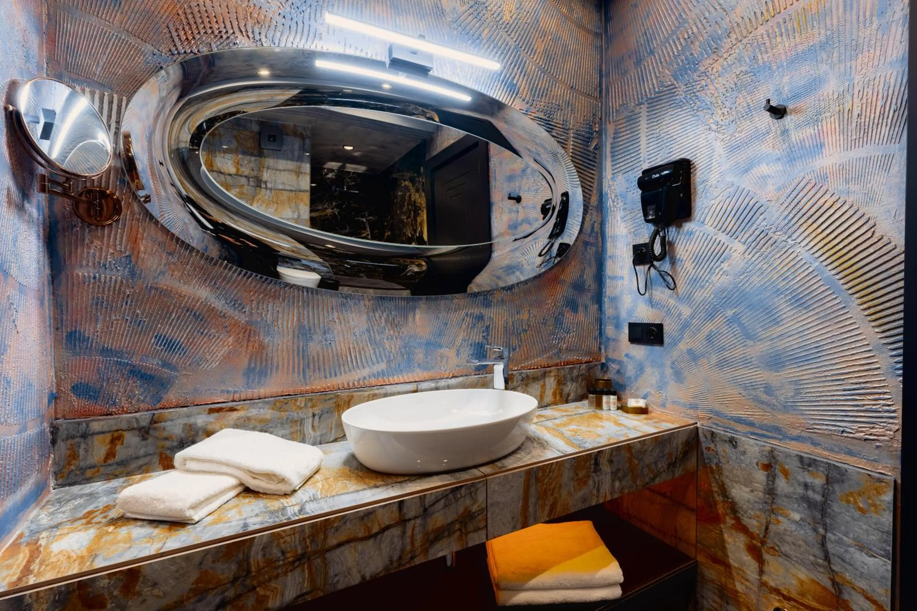 Shower in Tapis Rouge Design Boutique Hotel