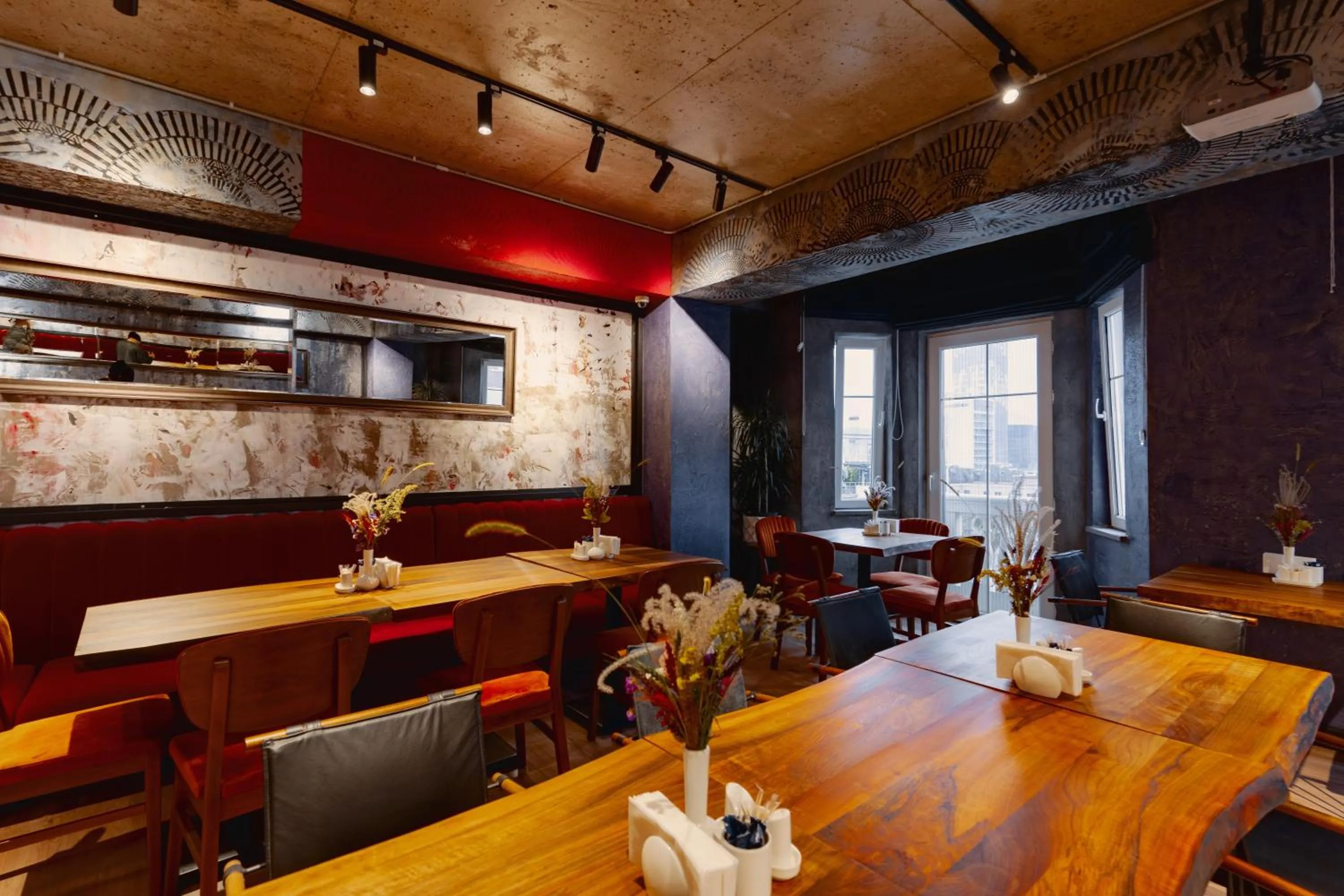 Restaurant/places to eat in Tapis Rouge Design Boutique Hotel