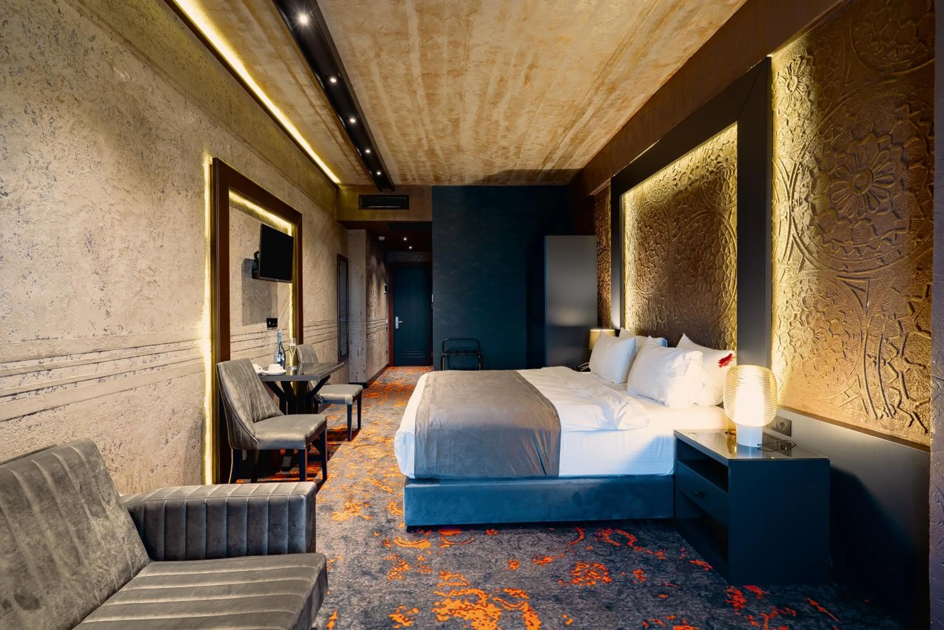 Photo of the whole room, Bed in Tapis Rouge Design Boutique Hotel
