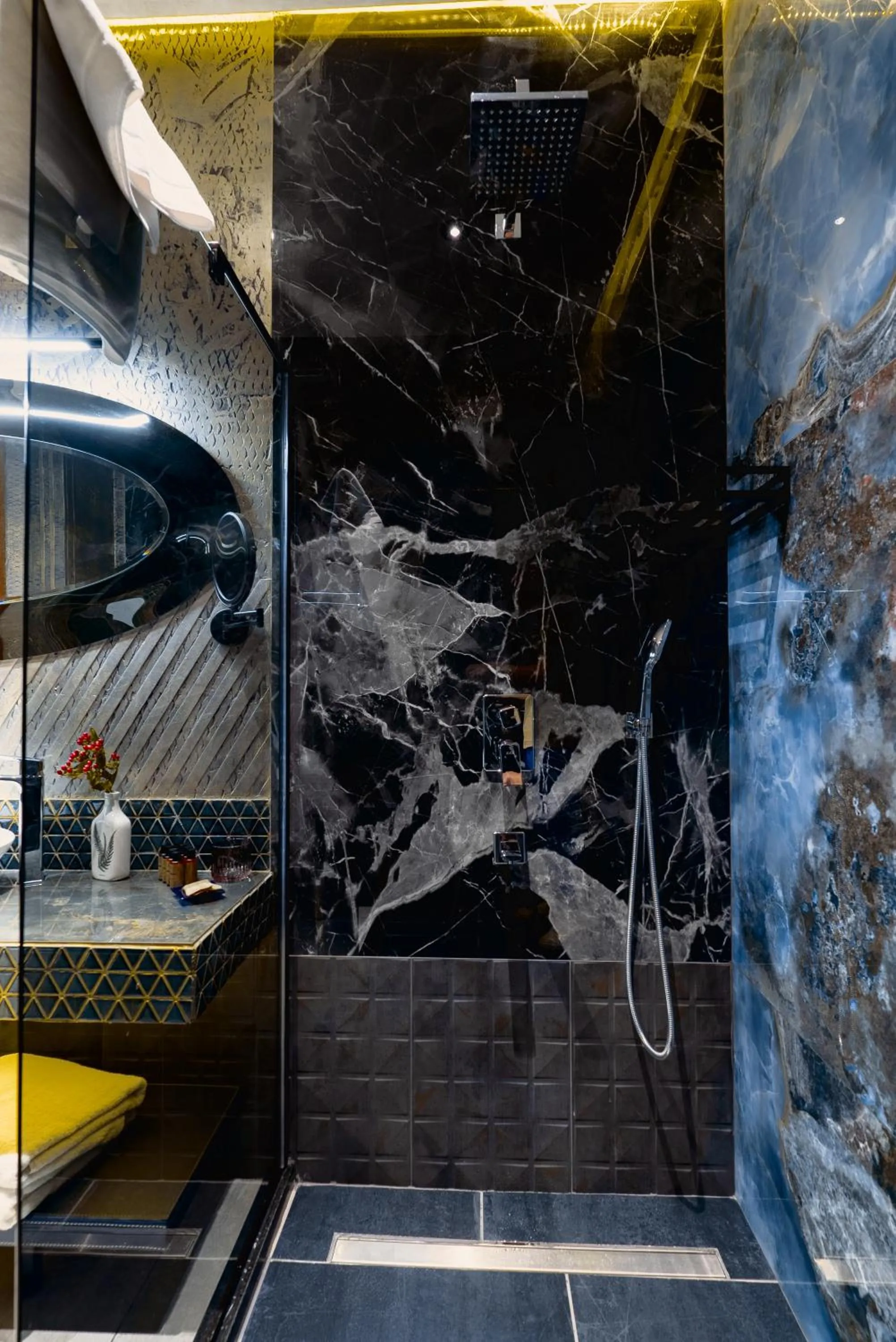 Shower in Tapis Rouge Design Boutique Hotel