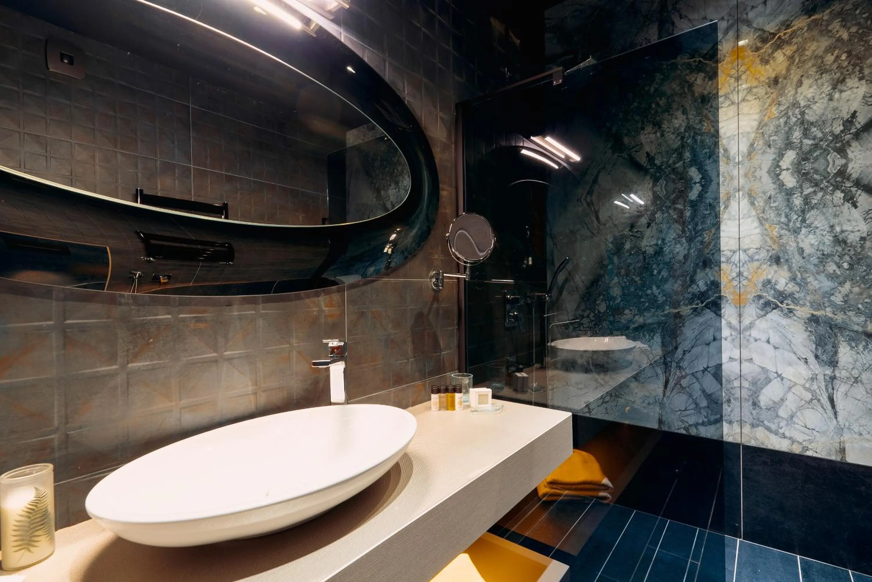 Shower in Tapis Rouge Design Boutique Hotel